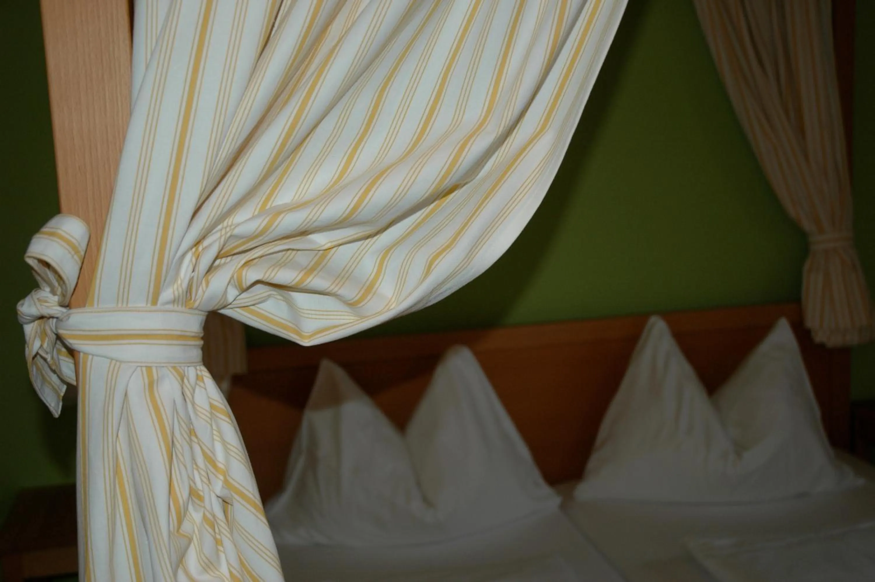 Bed in ad vineas Gästehaus Nikolaihof-Hotel Garni