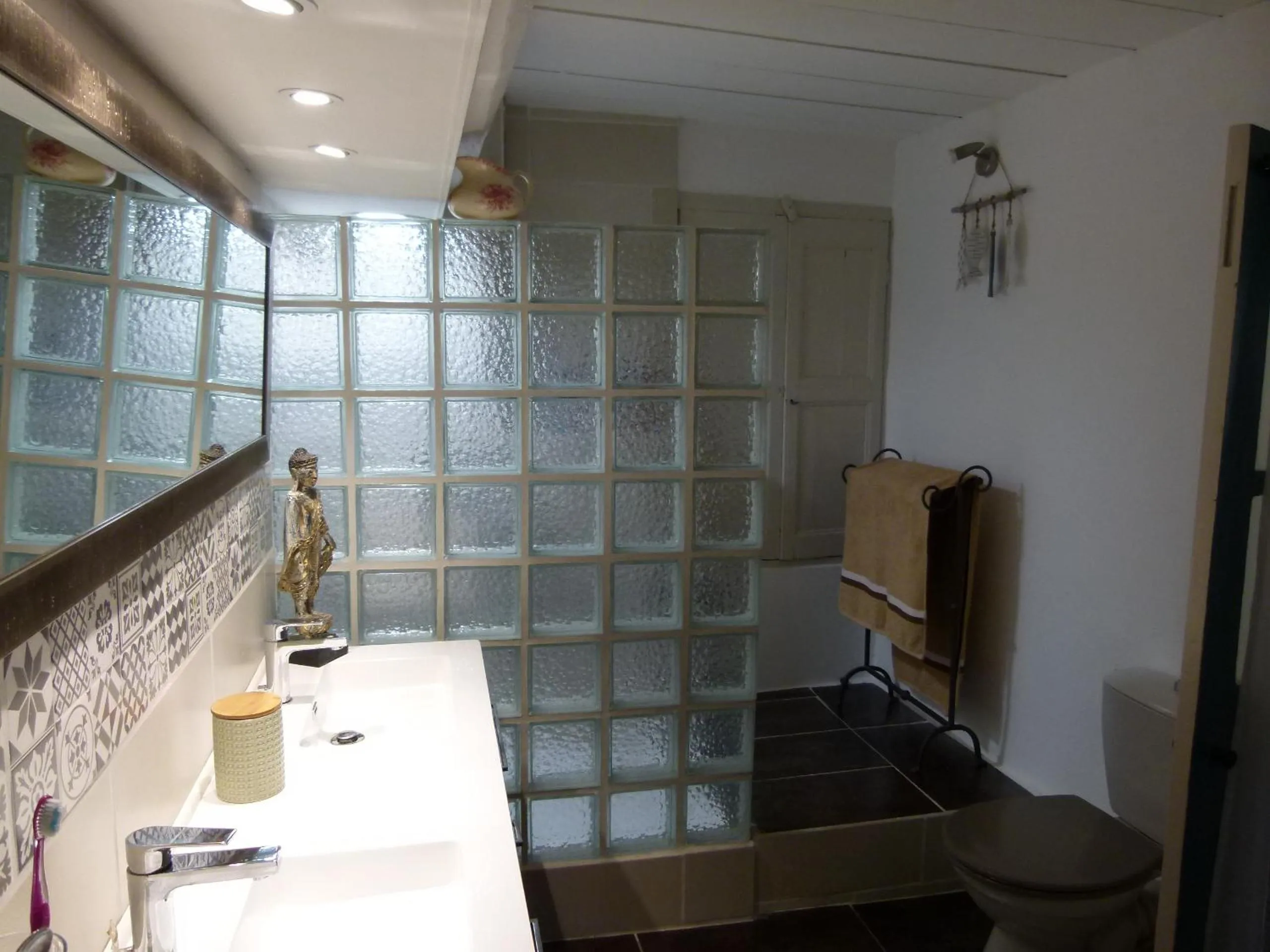 Bathroom in chambre campagnarde