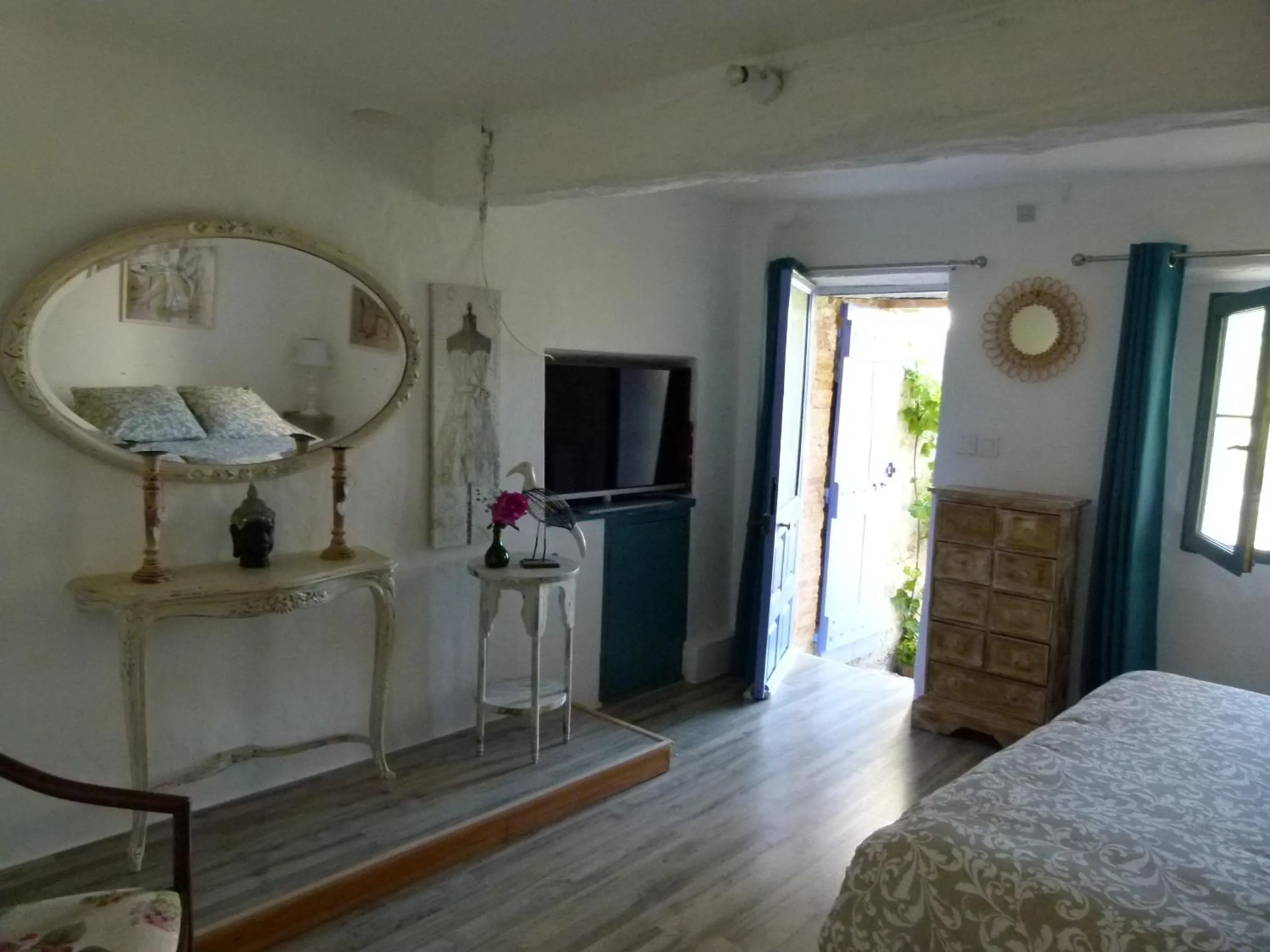 TV and multimedia in chambre campagnarde