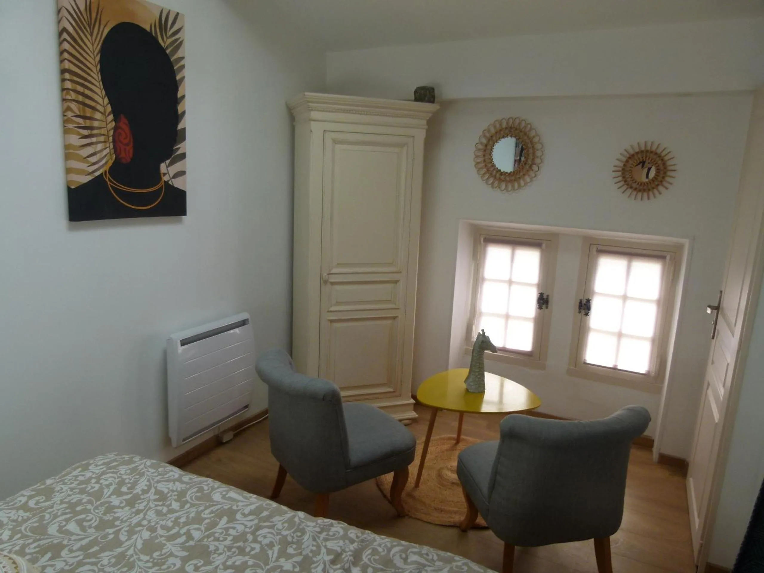 Seating area in chambre campagnarde