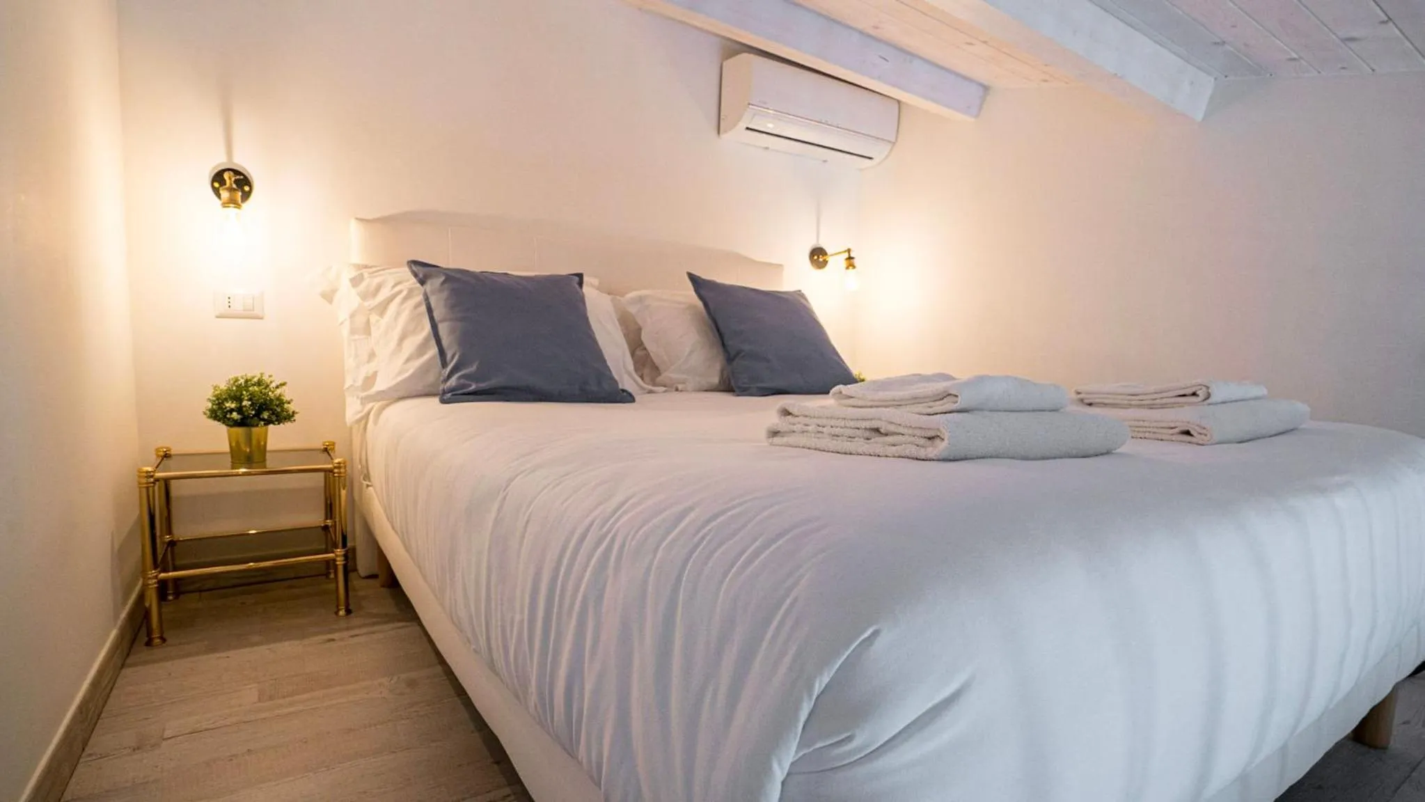 Piccola Luna Cozy Home