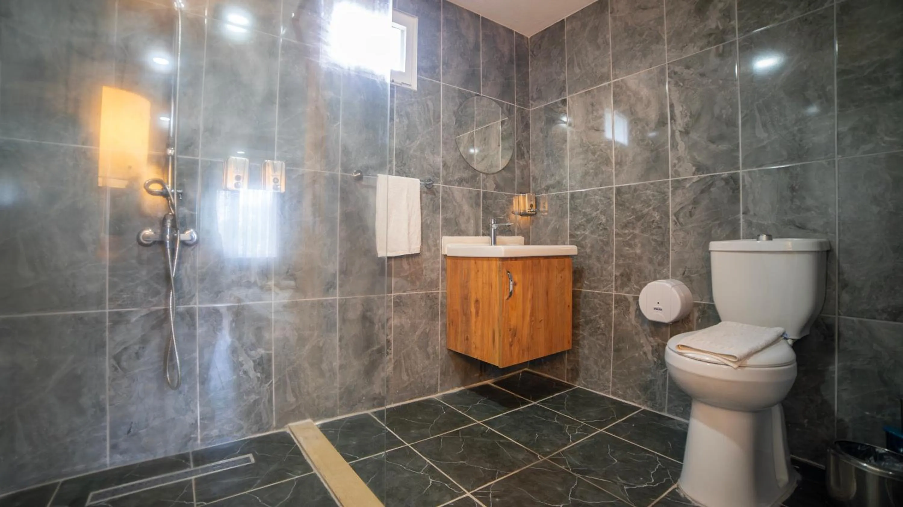 Shower in La Cactus Boutique Hotel