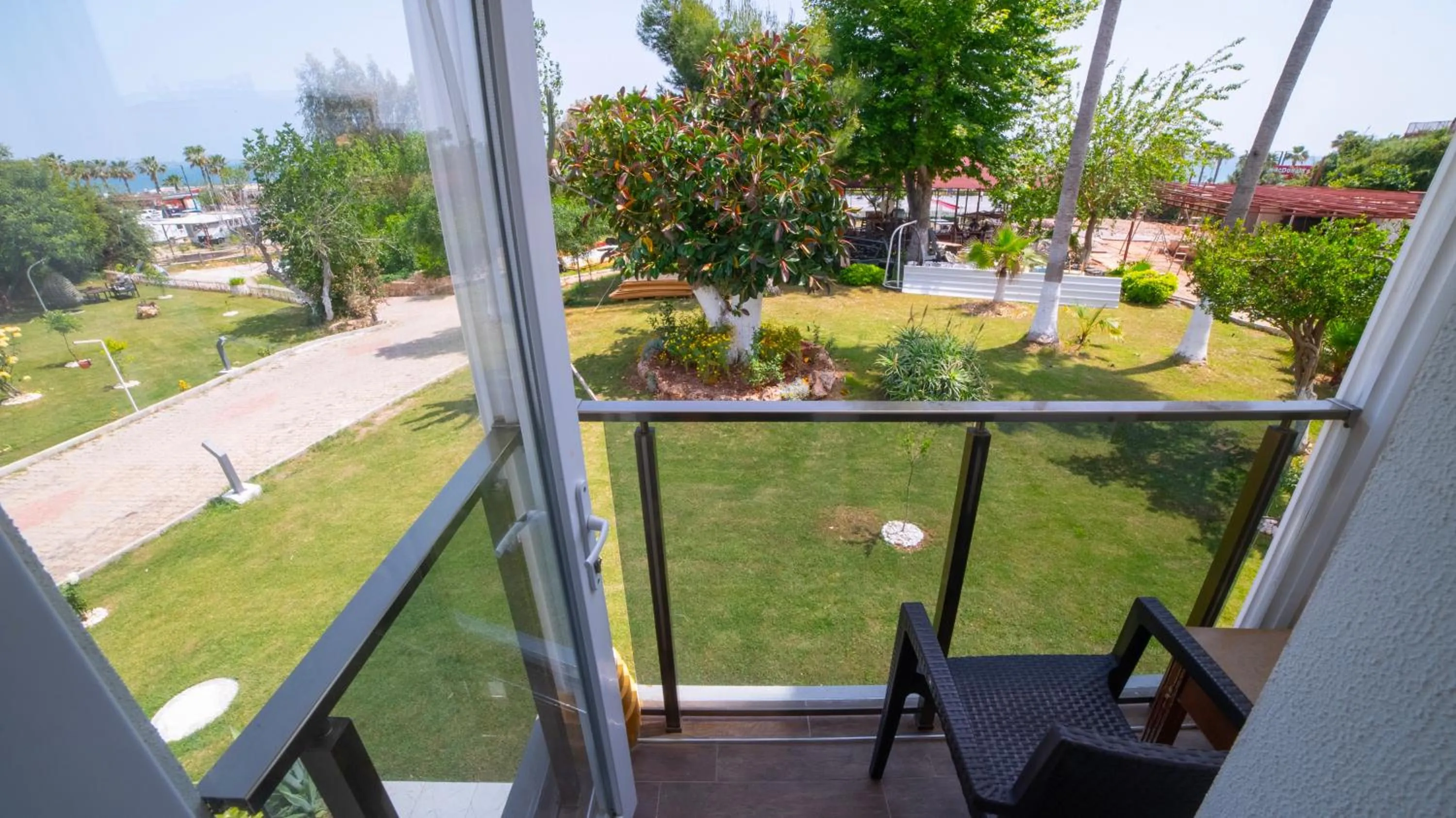 Patio in La Cactus Boutique Hotel