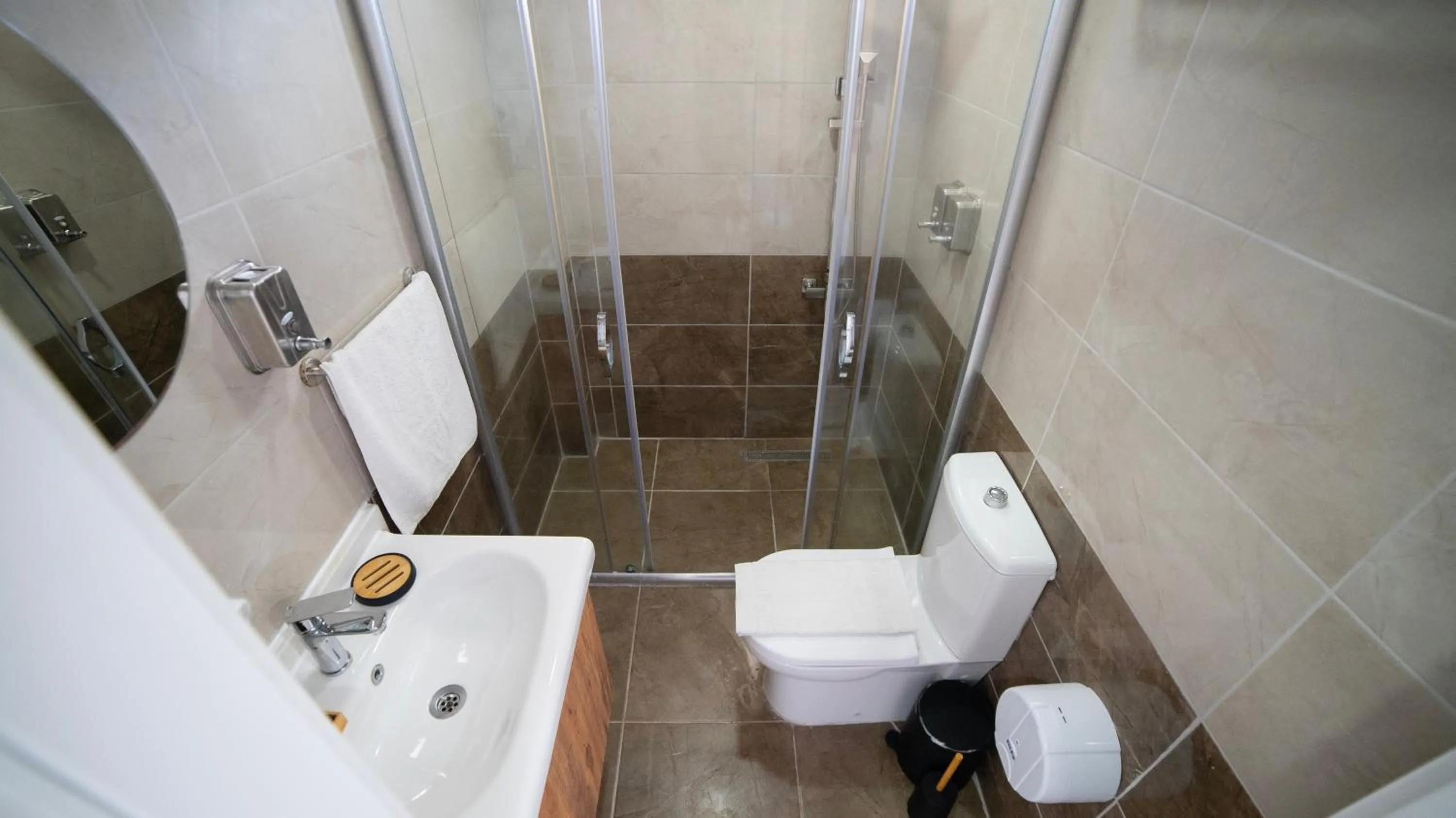 Shower in La Cactus Boutique Hotel