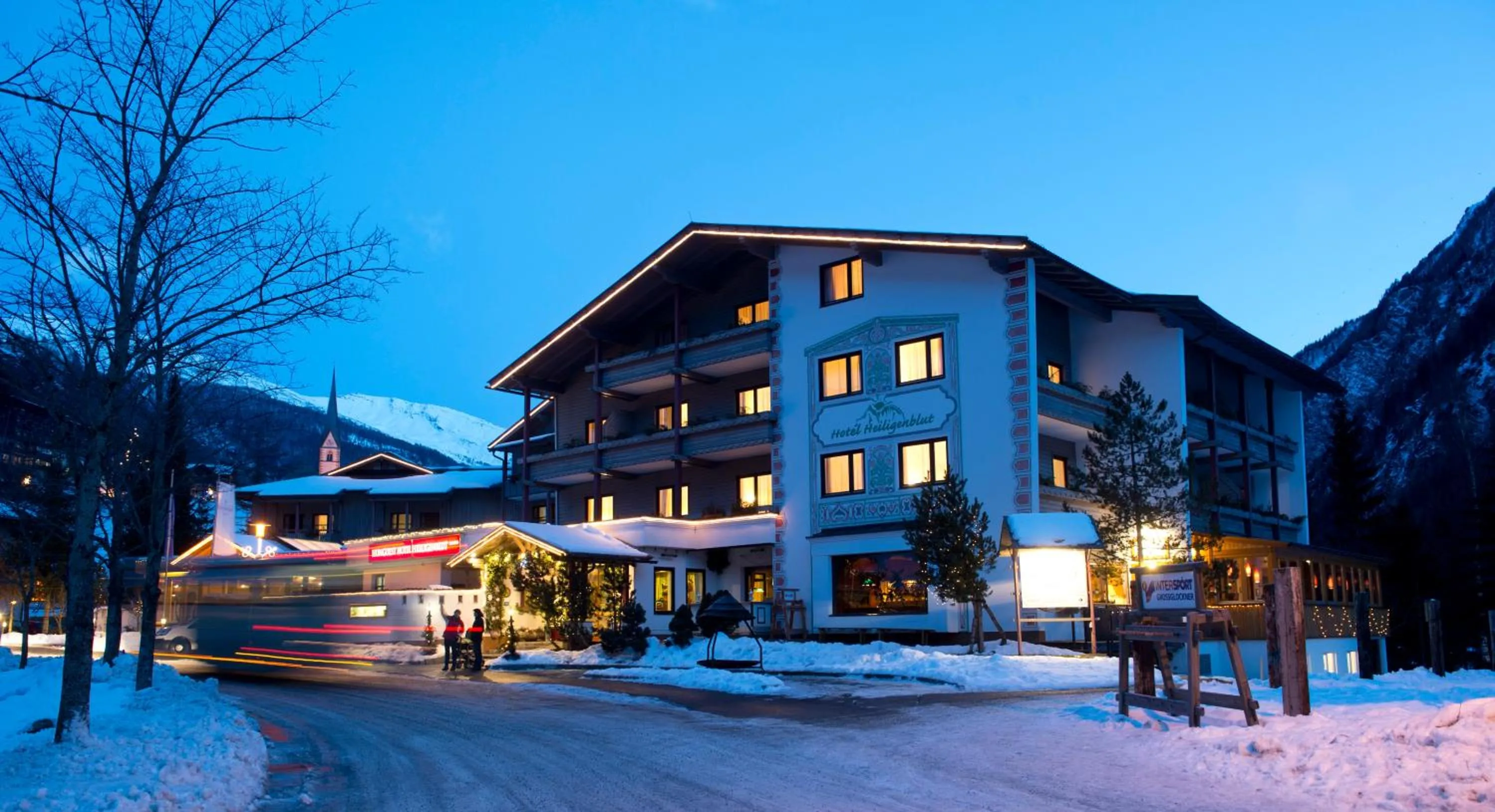 Facade/entrance in Sporthotel Heiligenblut