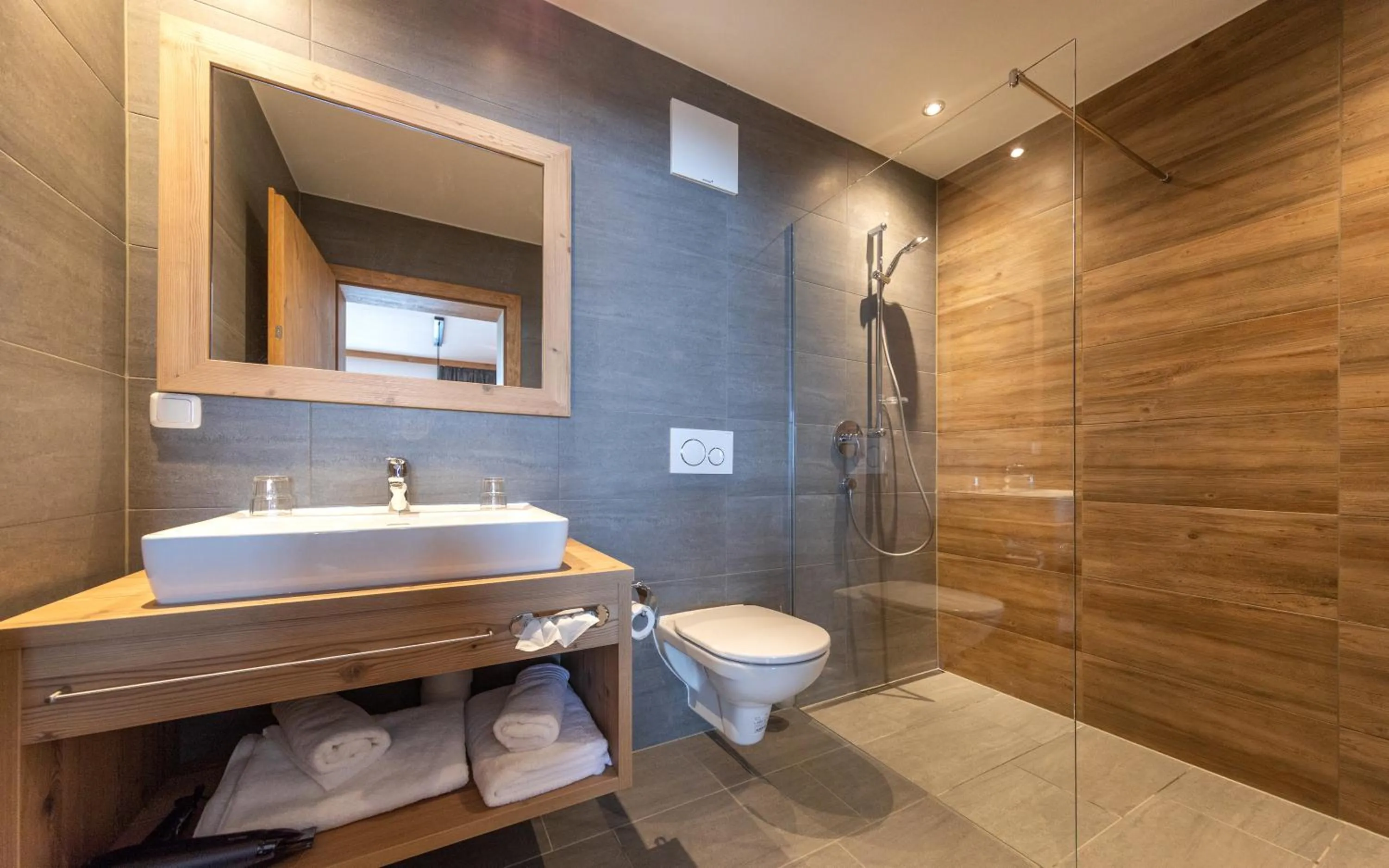 Toilet in Das Grünholz Aparthotel