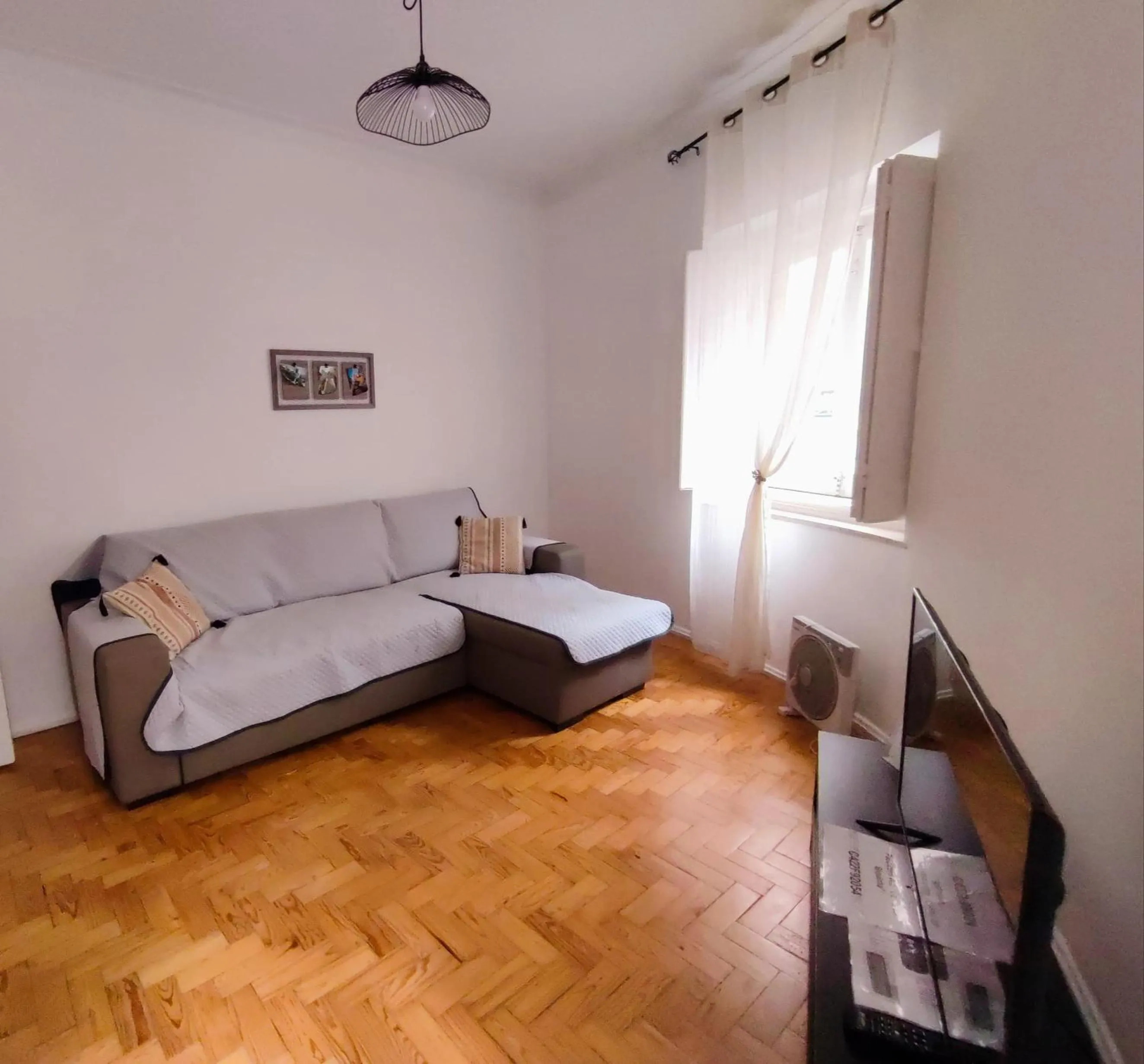 Communal lounge/ TV room, Bed in Casas da Biquinha