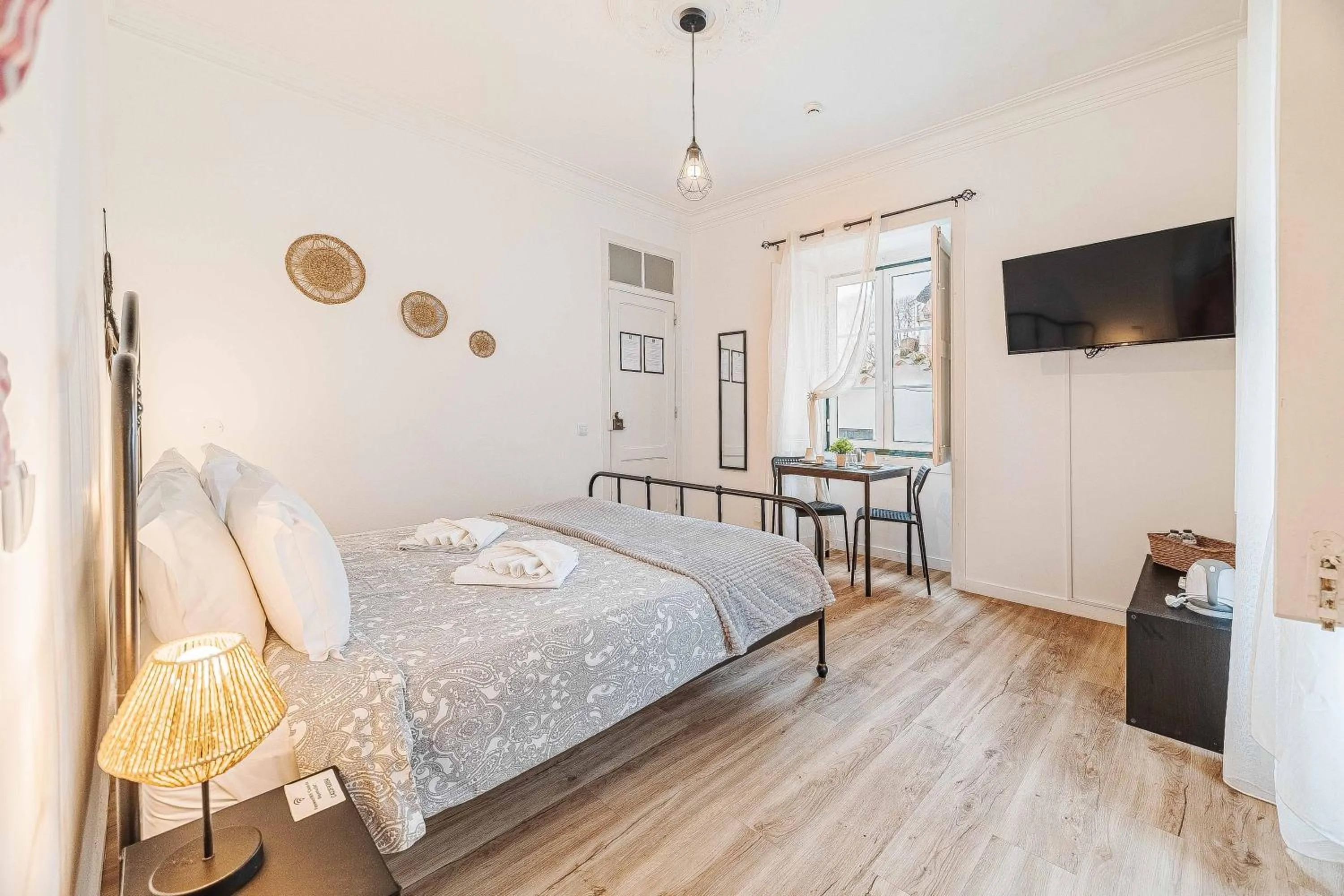 Bedroom, Bed in Casas da Biquinha