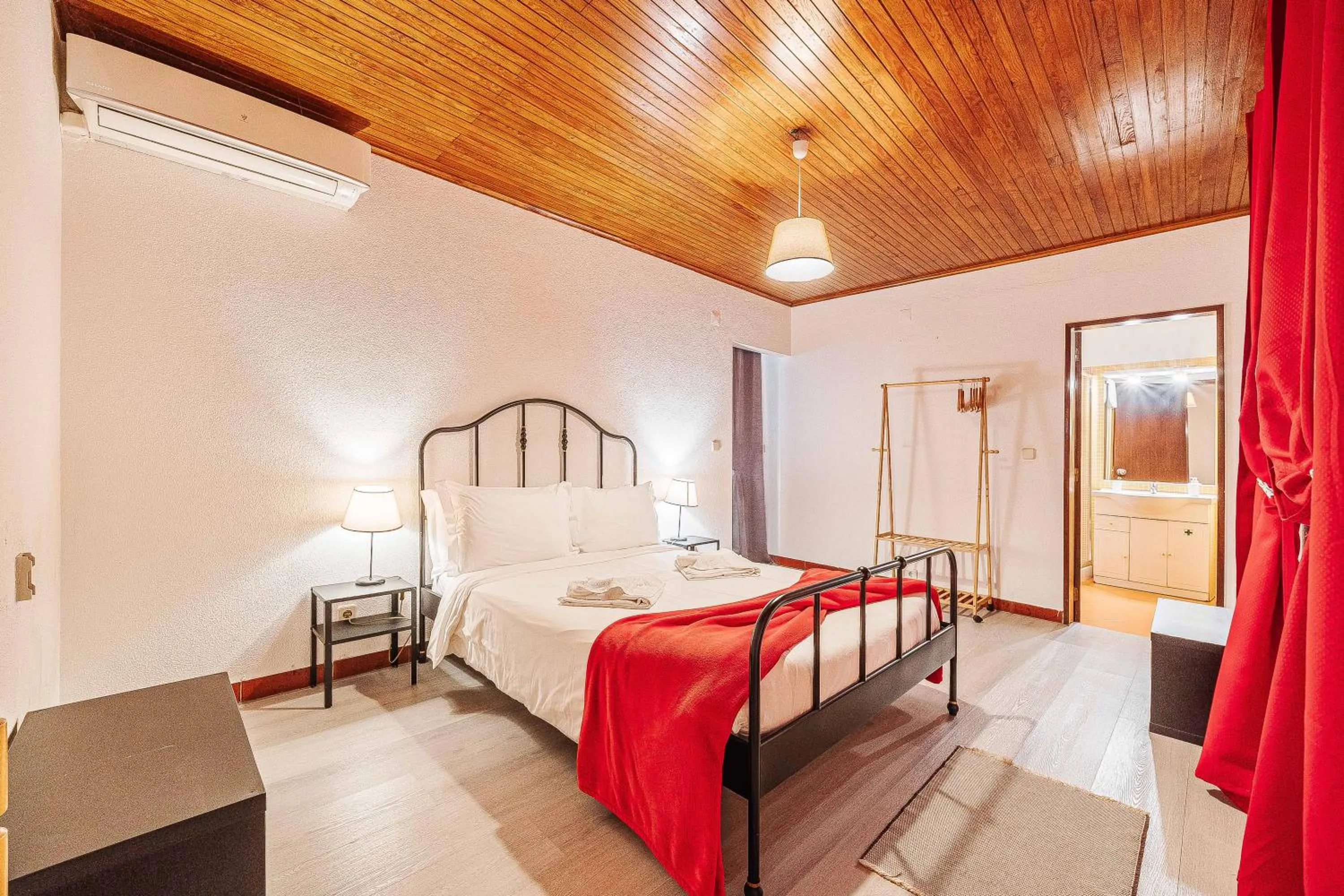 Bedroom, Bed in Casas da Biquinha