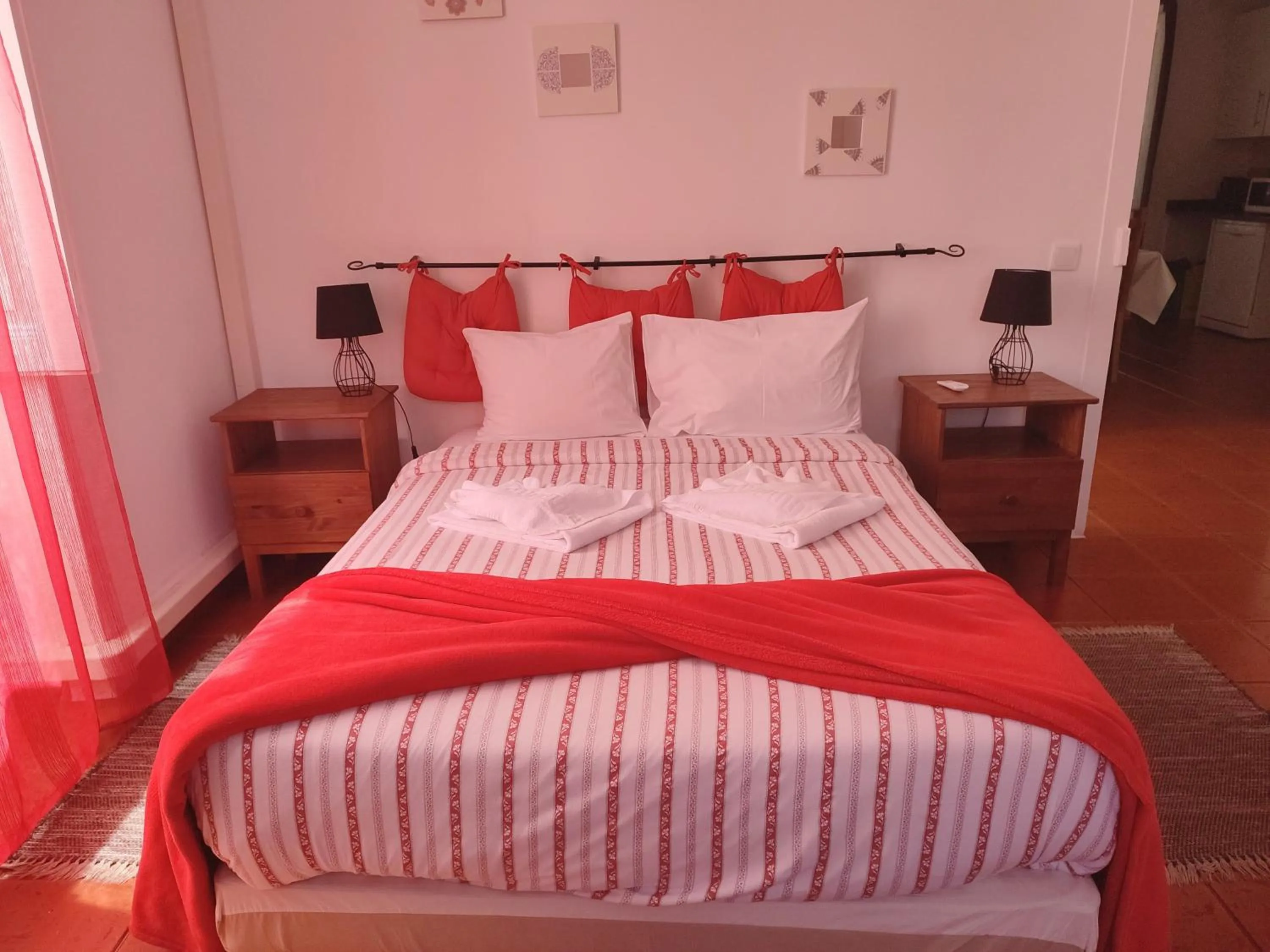 Bedroom, Bed in Casas da Biquinha