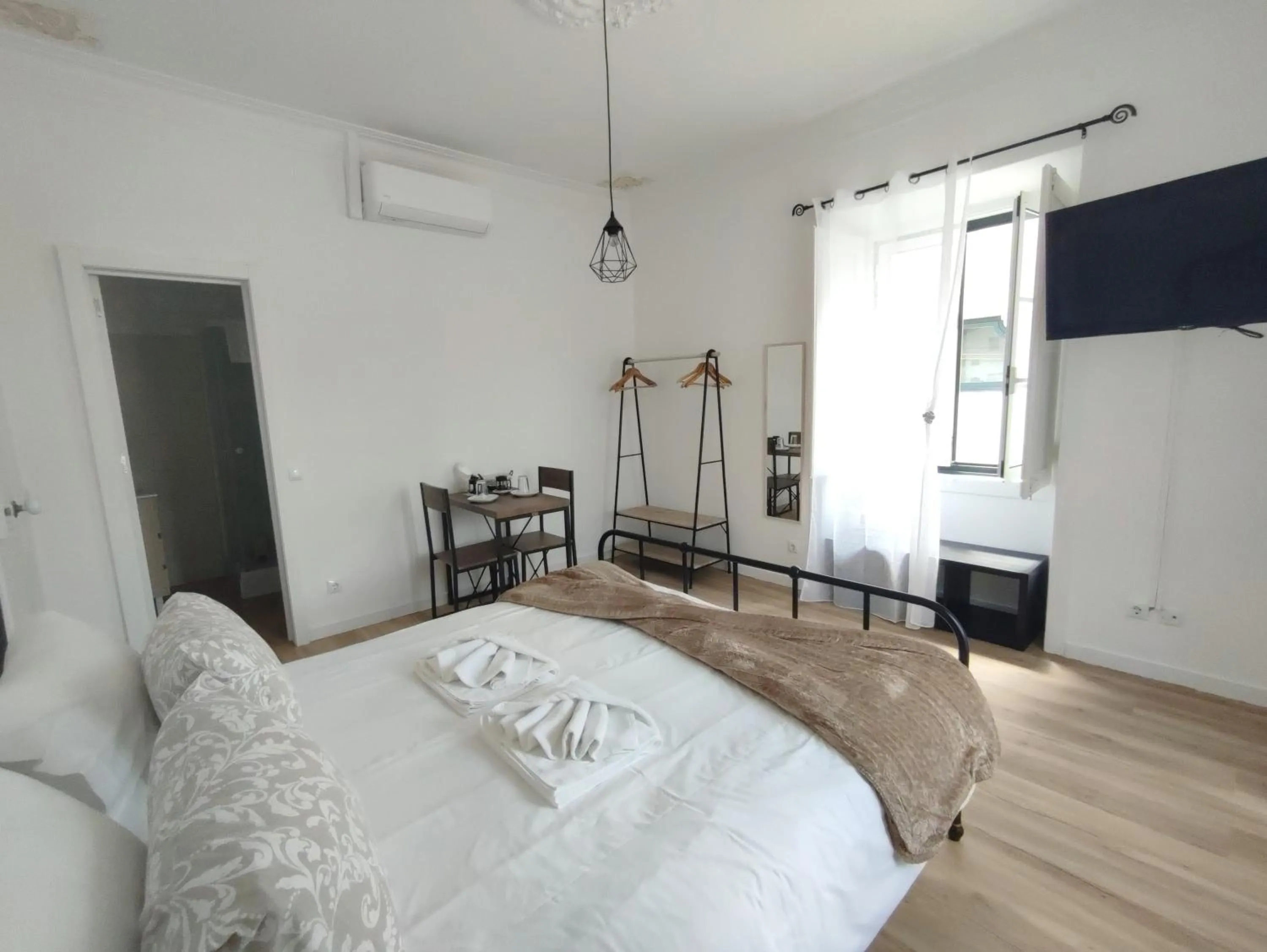 Bedroom, Bed in Casas da Biquinha