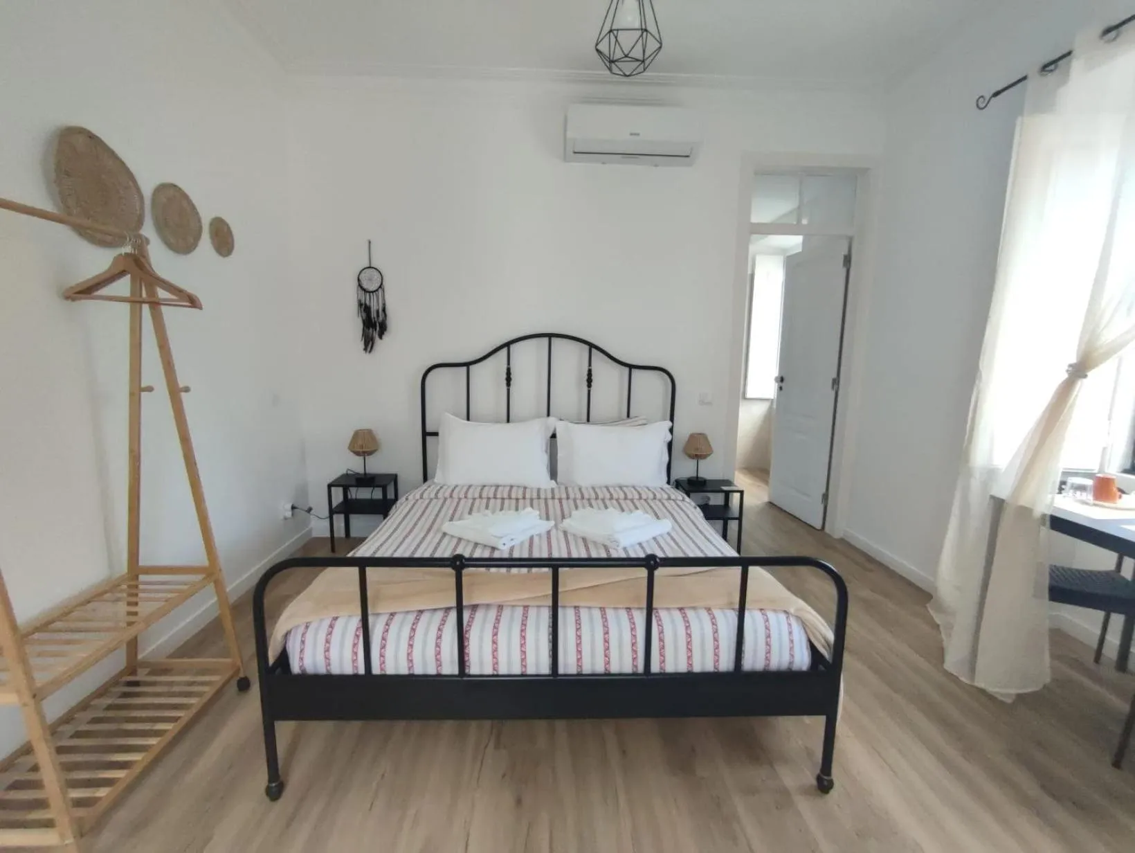 Bedroom, Bed in Casas da Biquinha