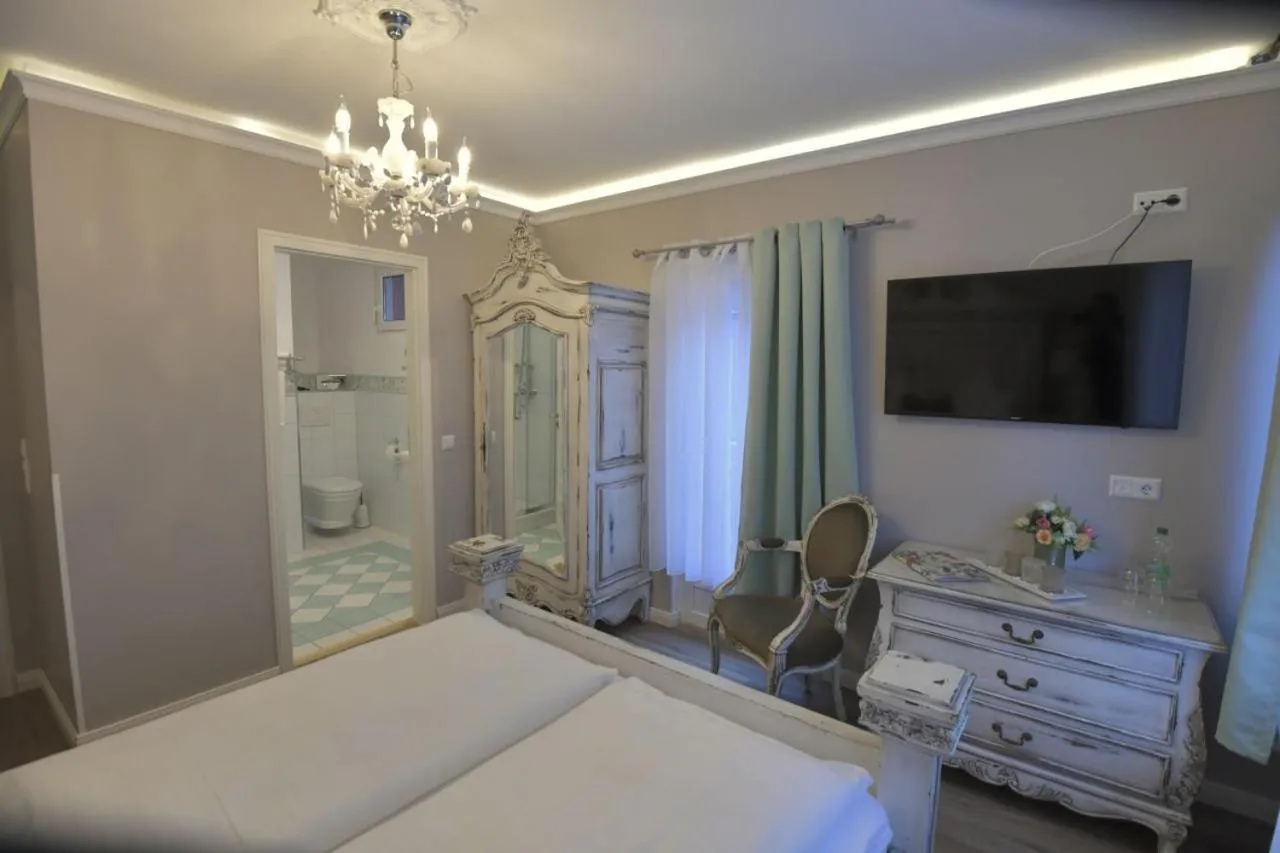 Photo of the whole room, Bed in Boutiquehotel Villa Rosenhof