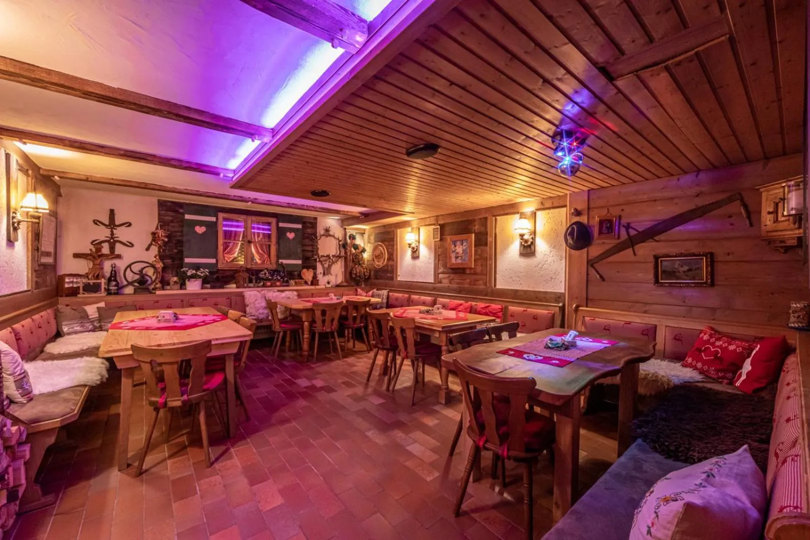 Lounge or bar in Alpenhotel Bergzauber