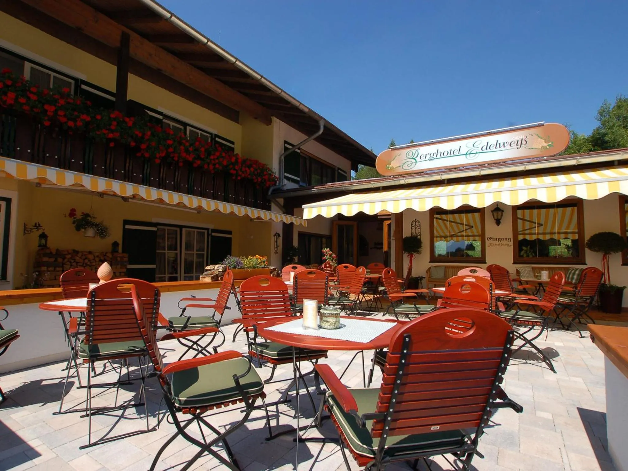 Facade/entrance in Alpenhotel Bergzauber