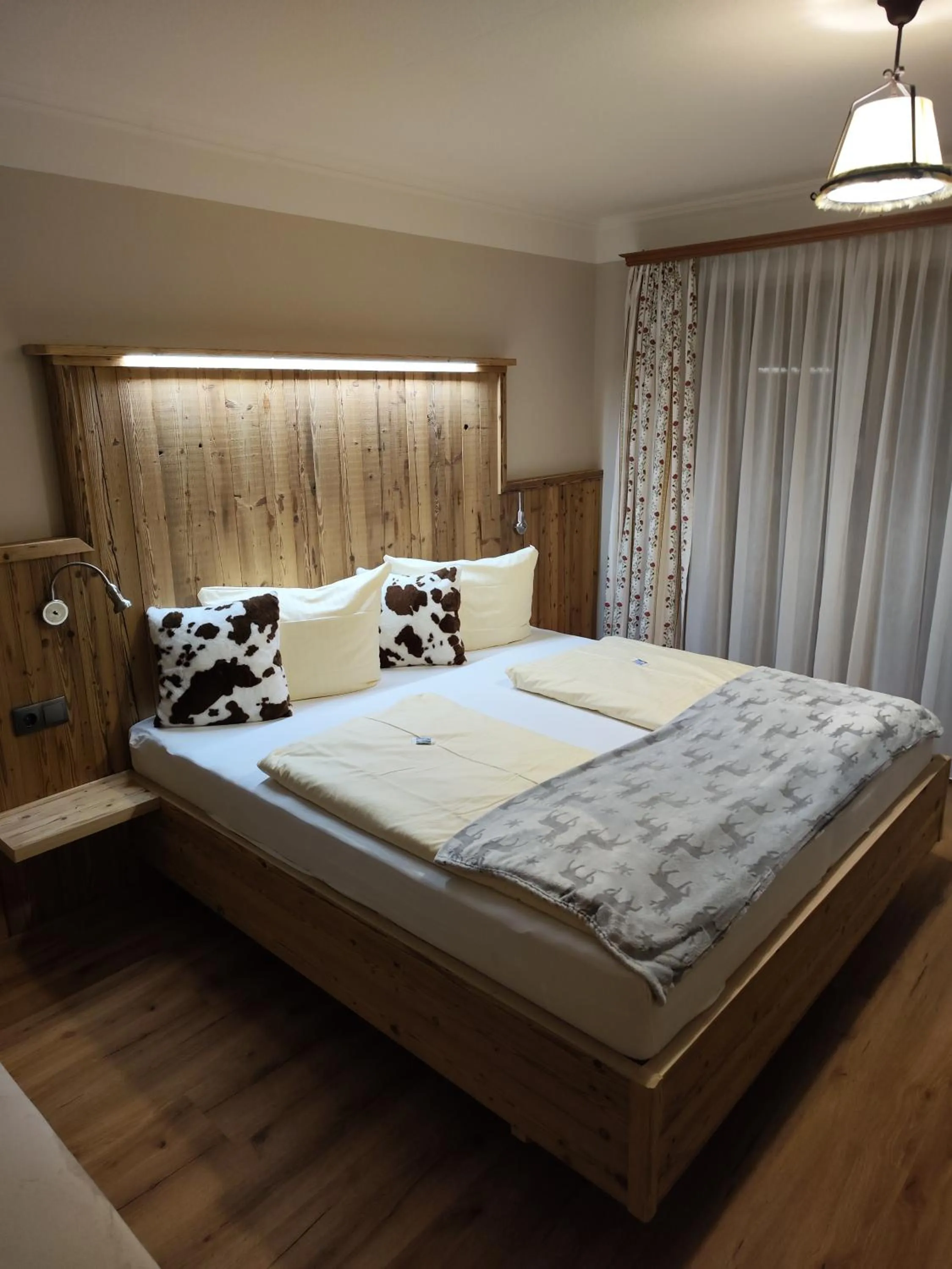 Photo of the whole room, Bed in Alpenhotel Bergzauber