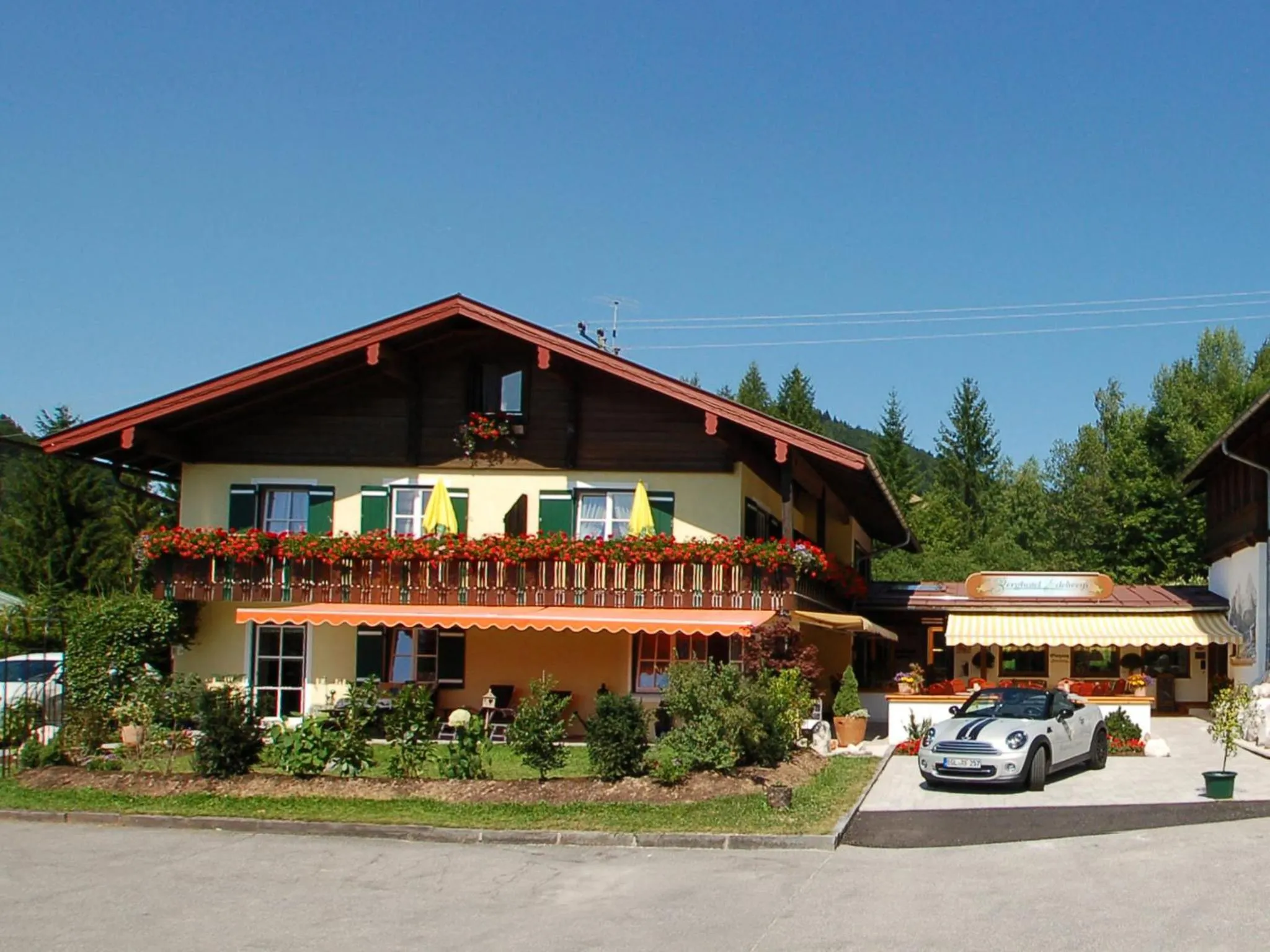 Facade/entrance in Alpenhotel Bergzauber