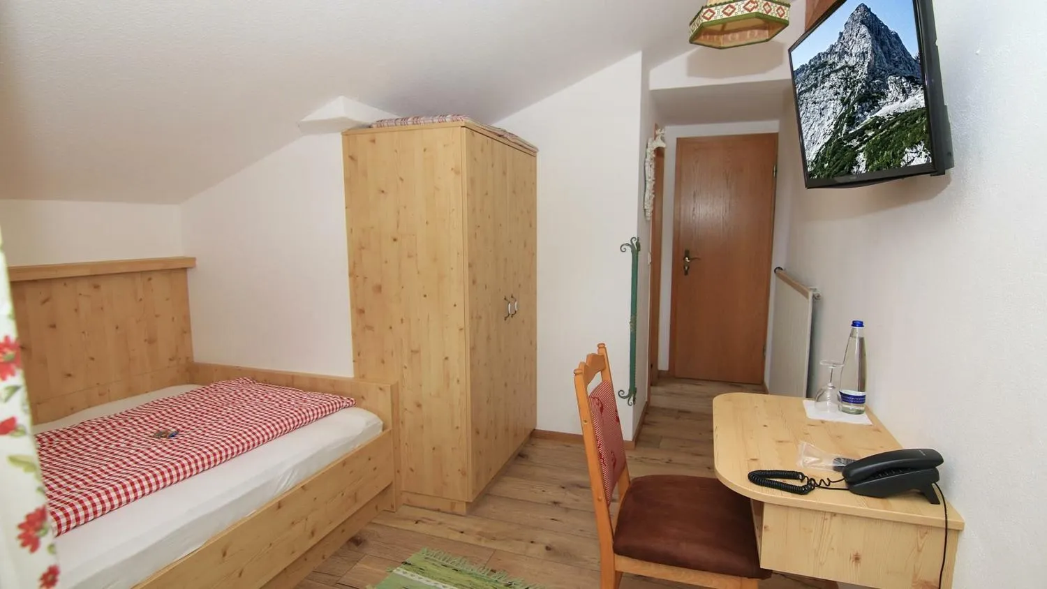 Photo of the whole room, Bed in Alpenhotel Bergzauber