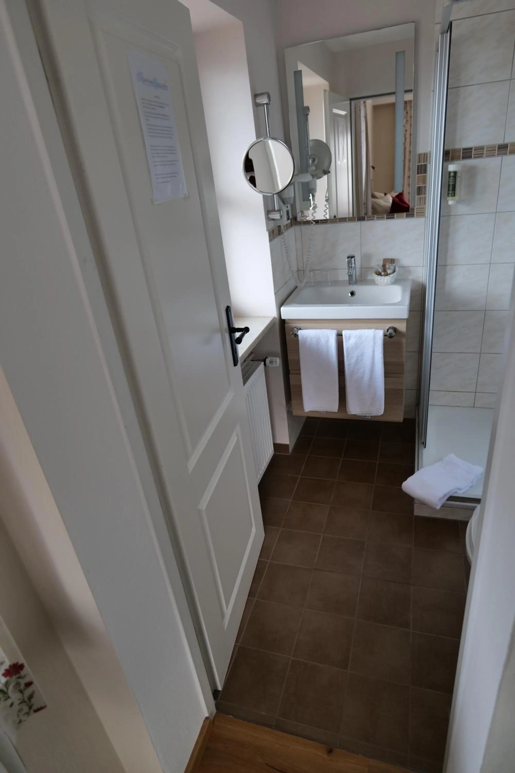 Bathroom, Bed in Alpenhotel Bergzauber