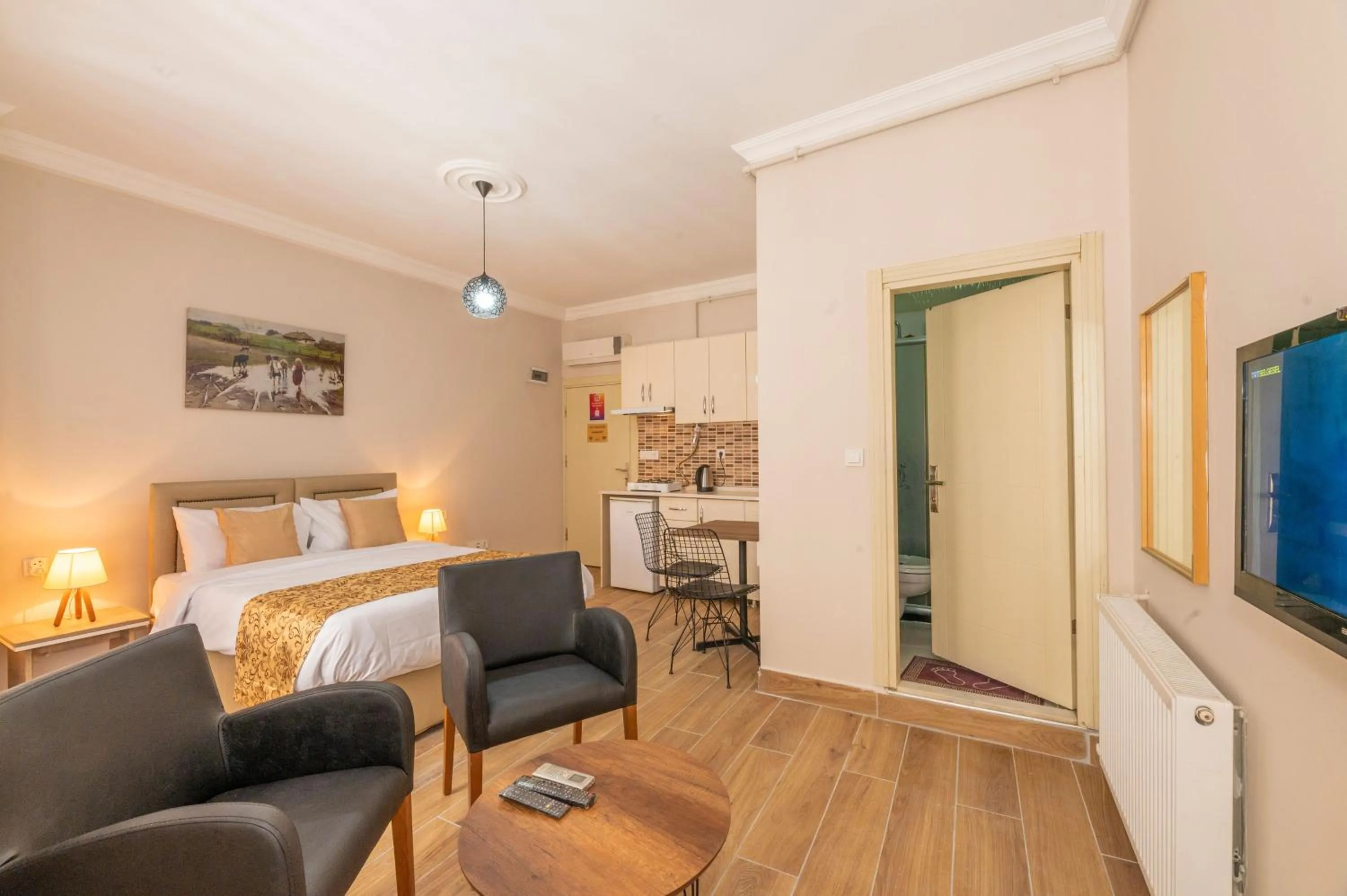 Bathroom, Bed in Marida Residence - Istanbul Taksim