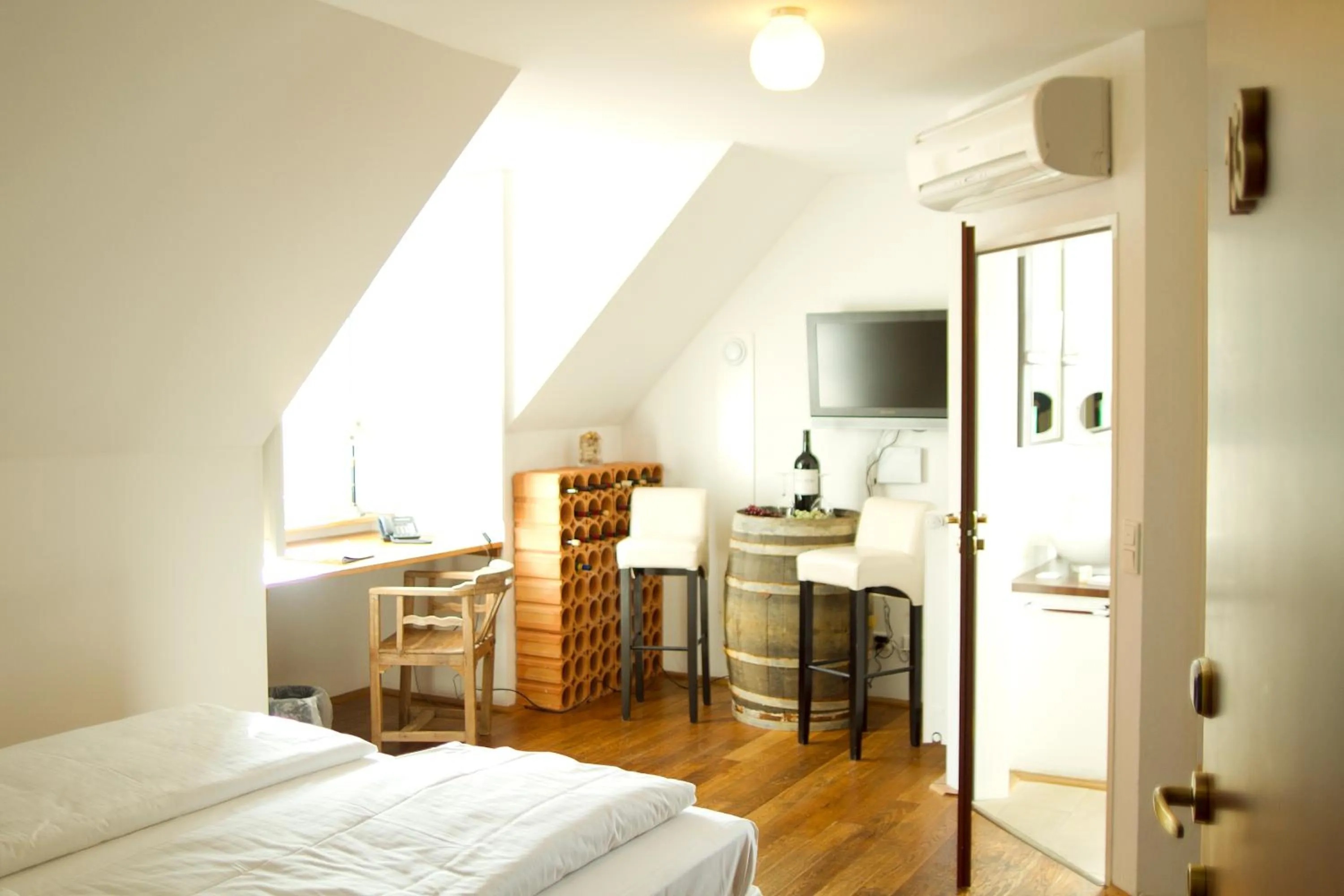 Photo of the whole room, Bed in Landhotel Beverland bei Münster
