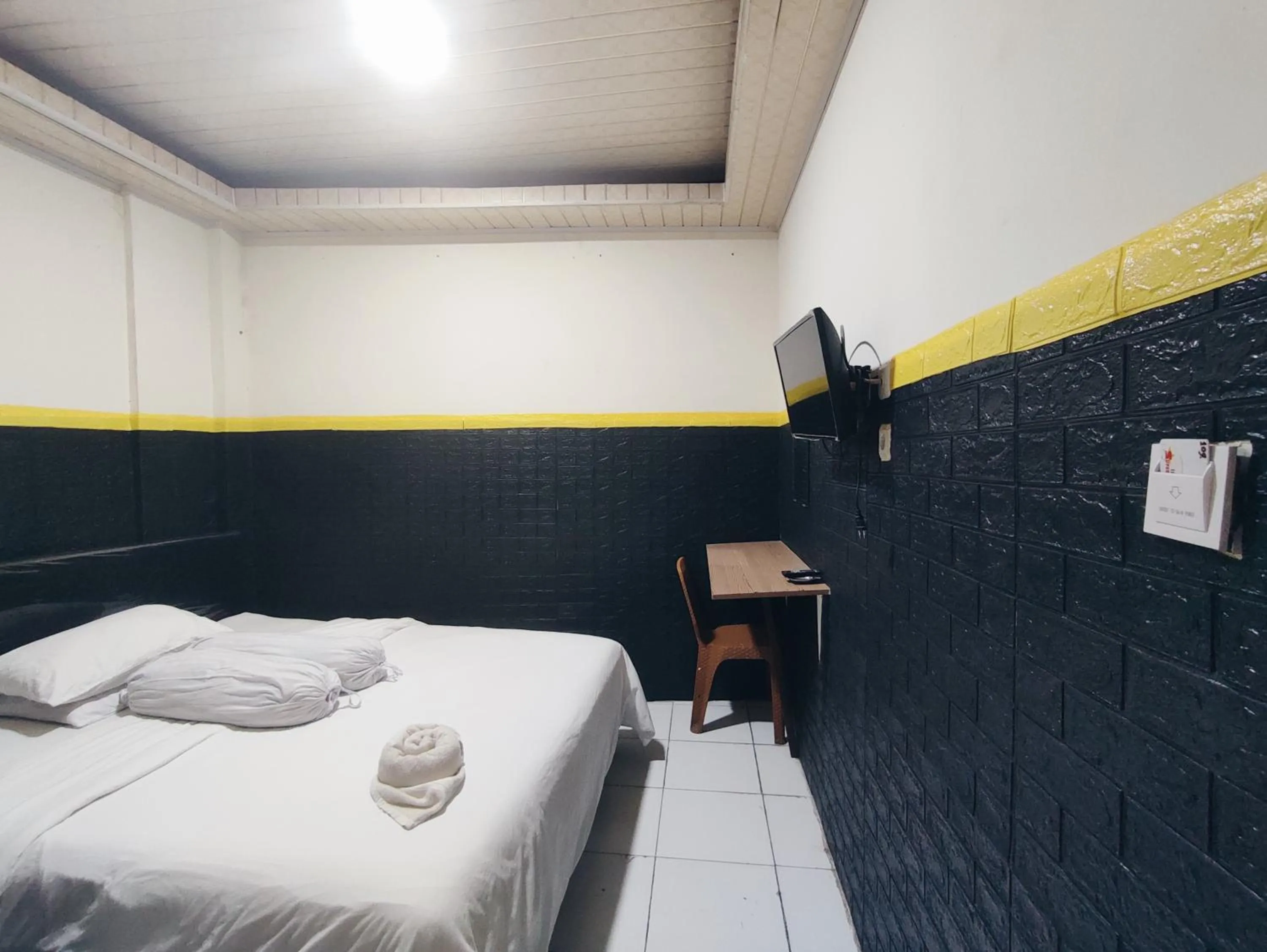 TV and multimedia, Bed in Superstar Residence Tomohon Redpartner