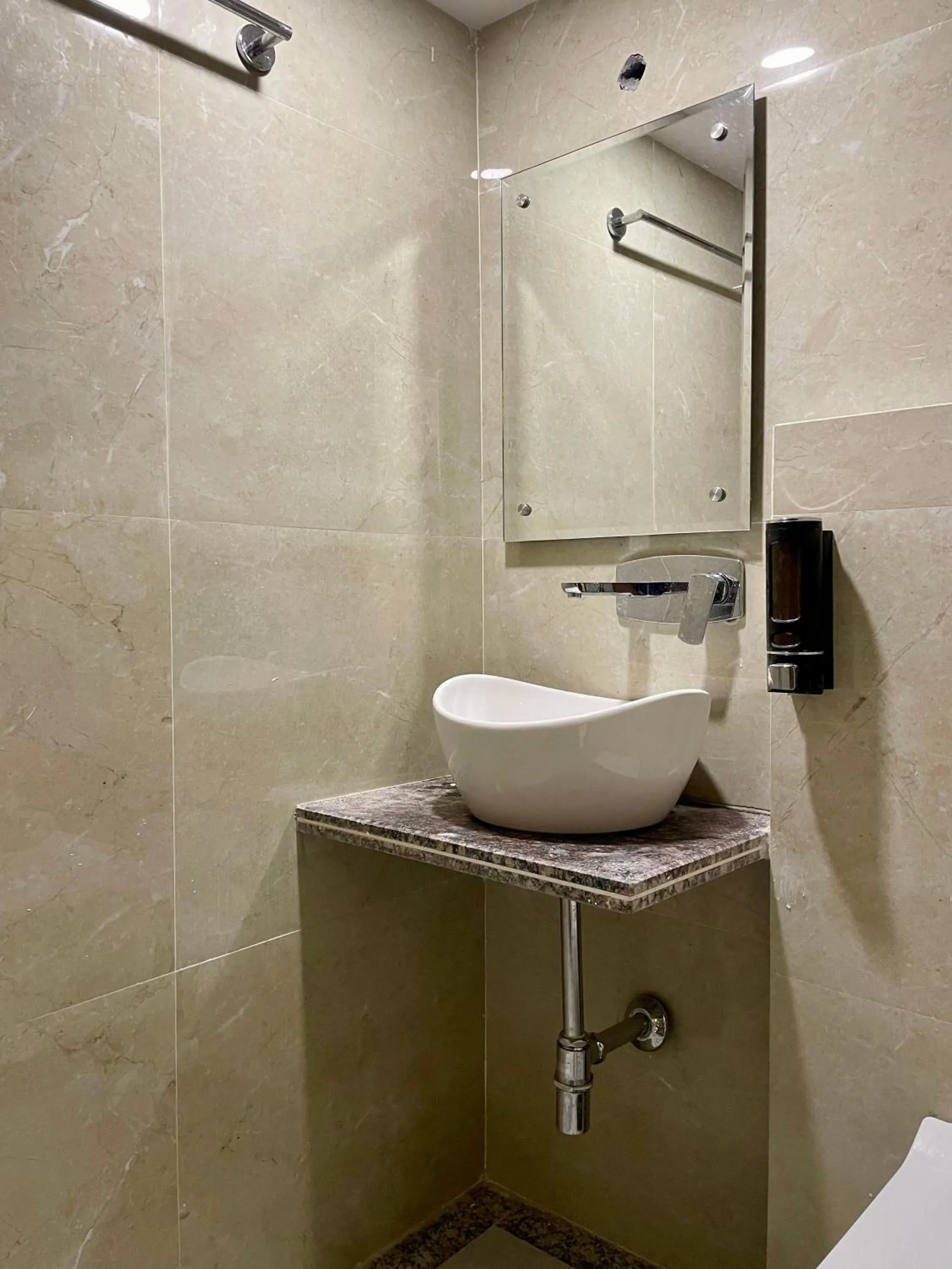 Bathroom in Hotel Himgiri