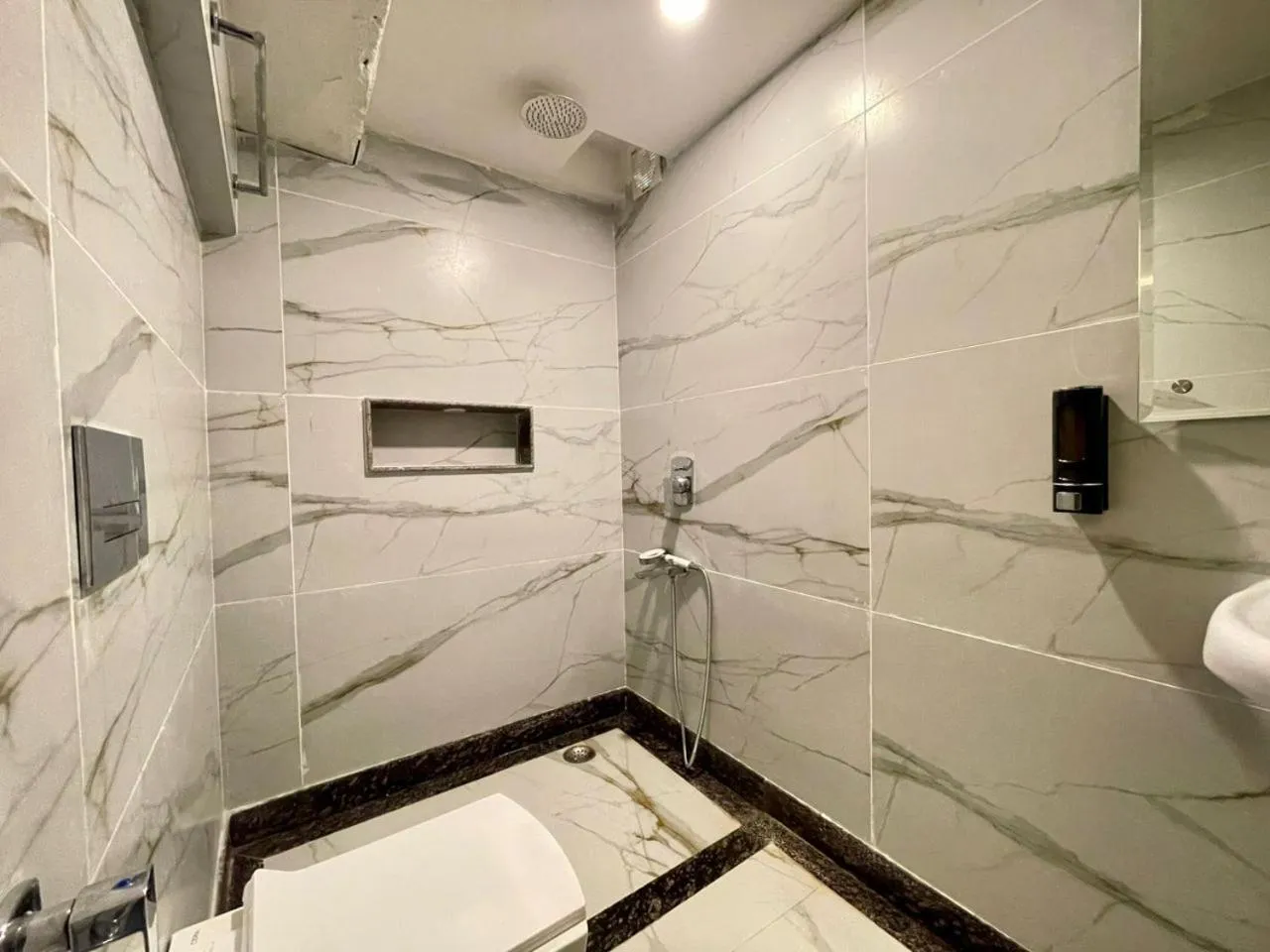 Bathroom in Hotel Himgiri