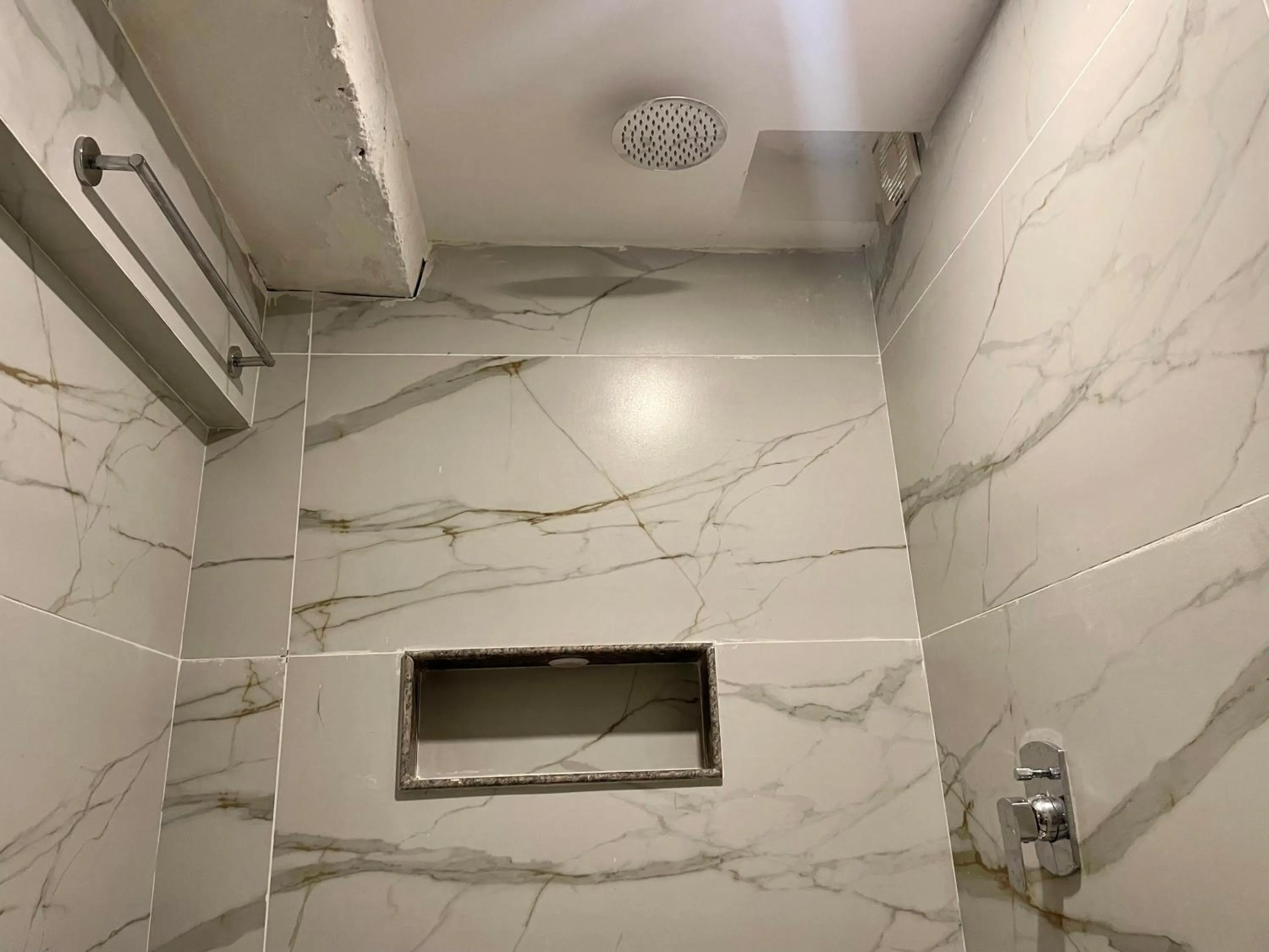 Bathroom in Hotel Himgiri