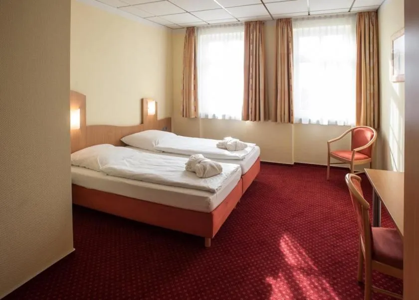 Photo of the whole room, Bed in Johanniterhotel