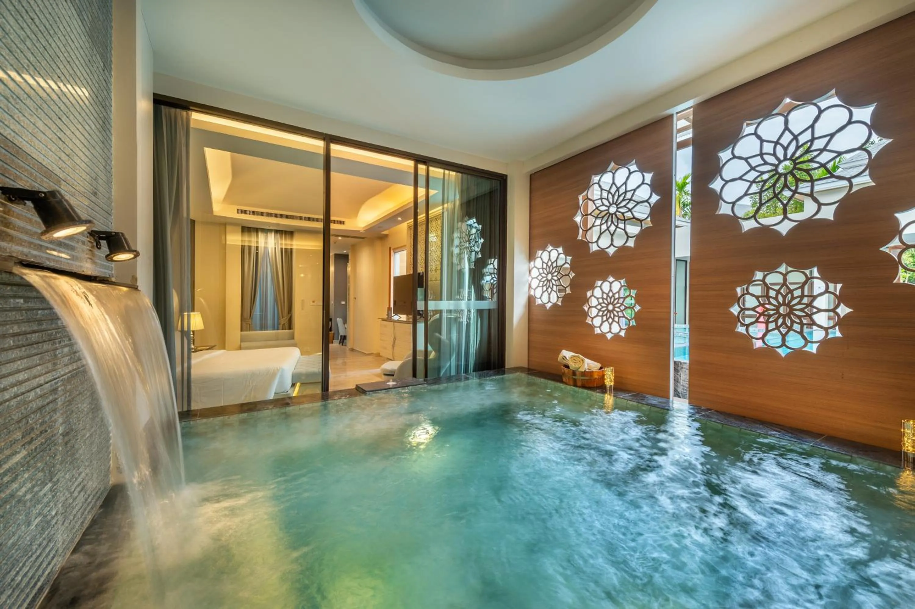 Hot Tub in Phukalini Luxury Pool Villa & Onsen