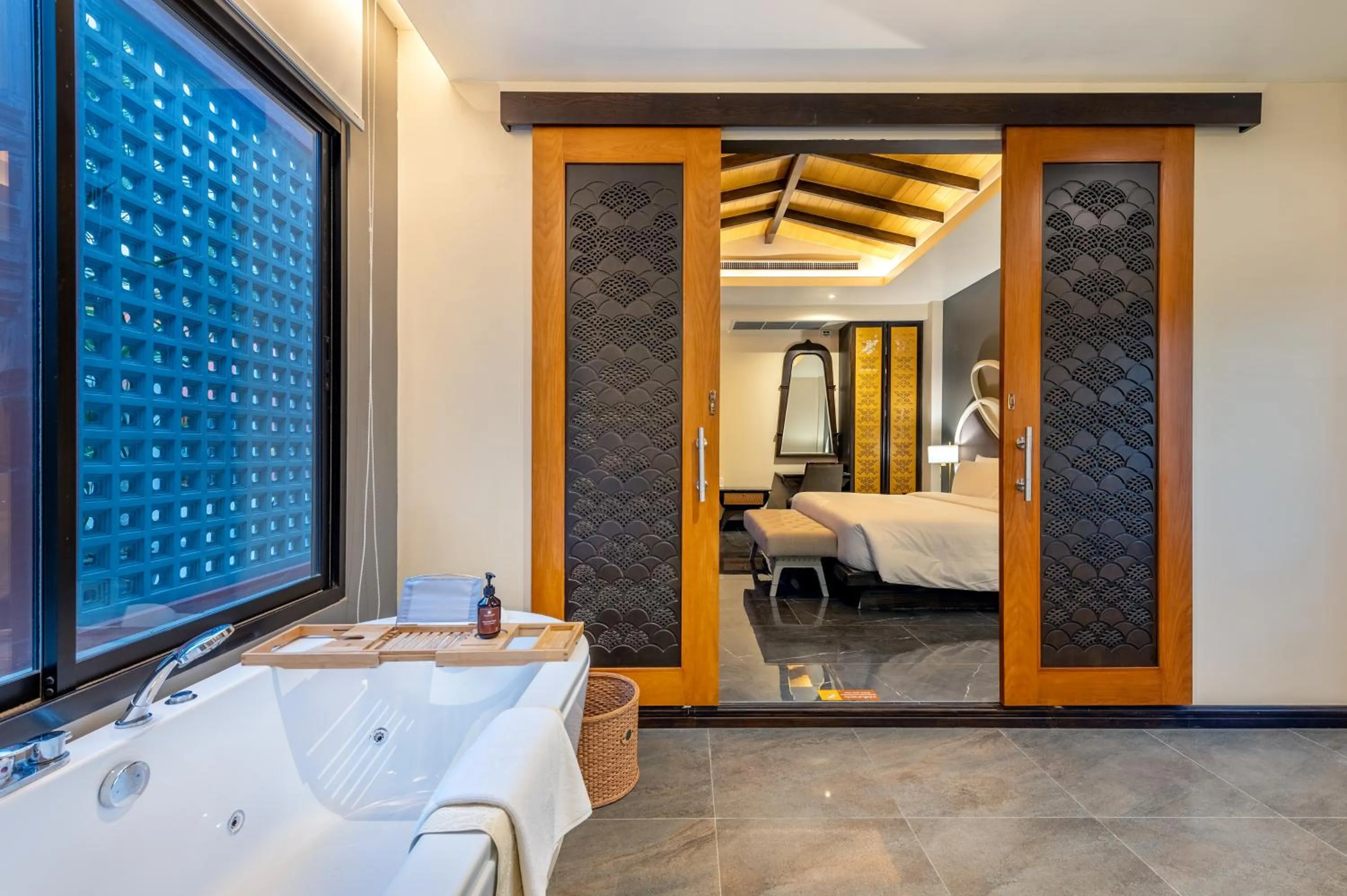 Bath, Bed in Phukalini Luxury Pool Villa & Onsen
