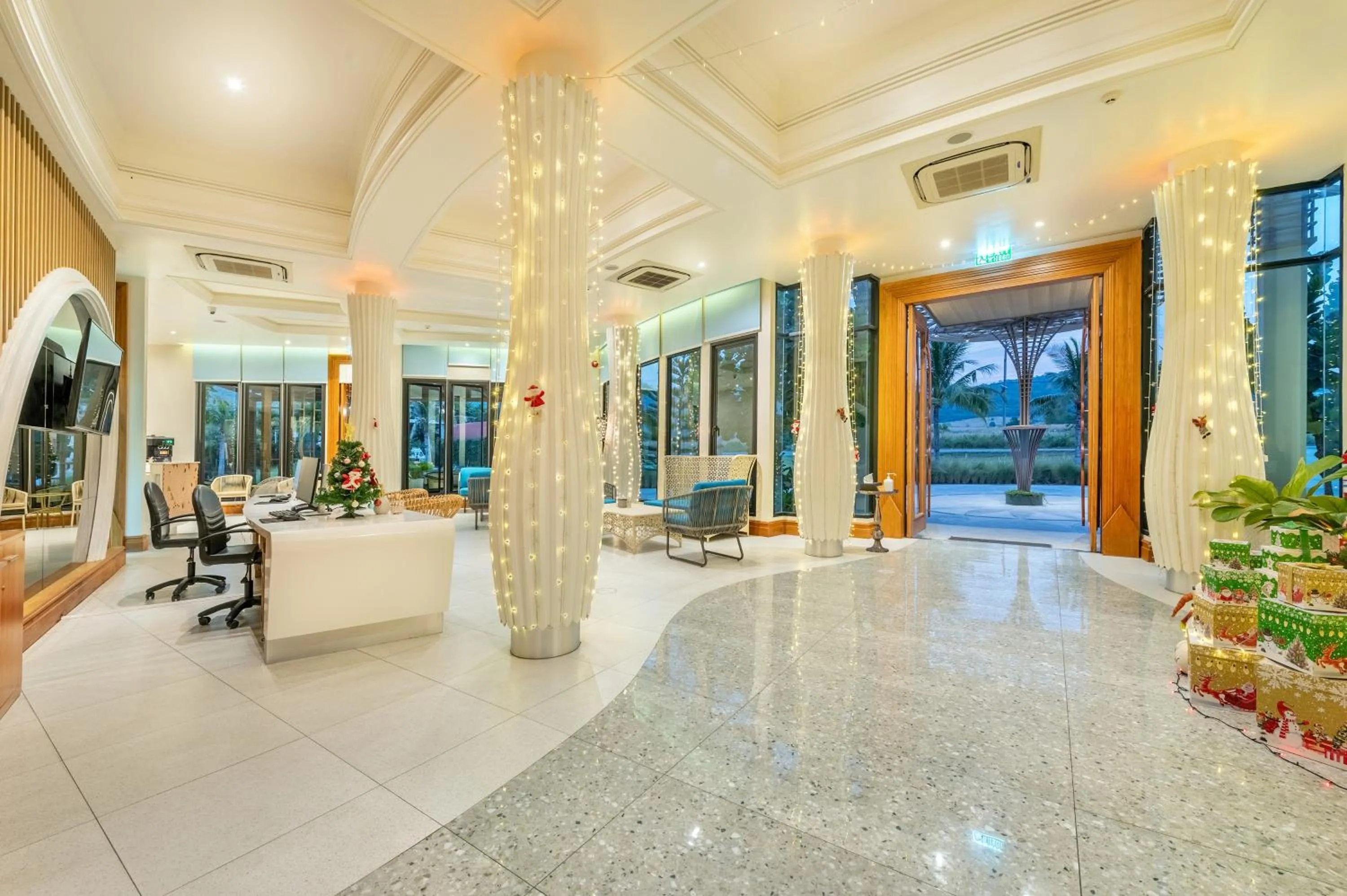 Lobby or reception in Phukalini Luxury Pool Villa & Onsen