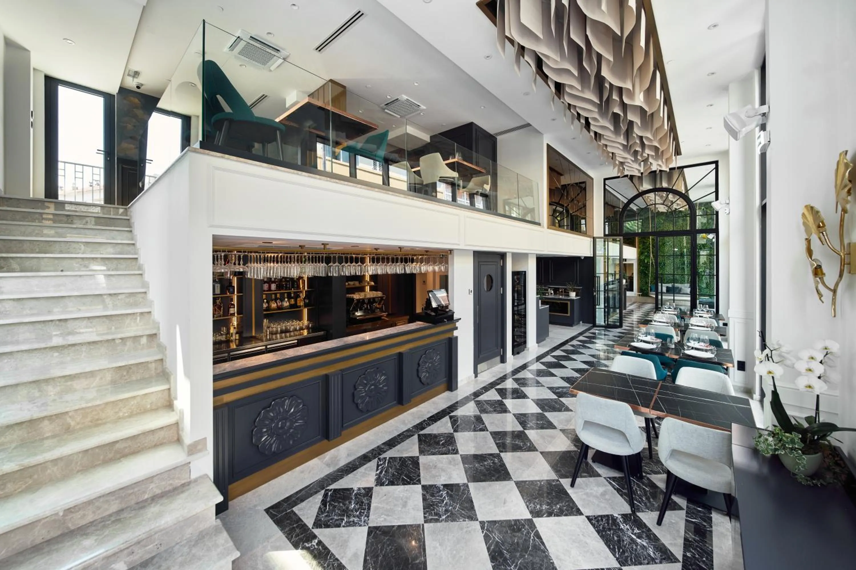 Restaurant/places to eat in La Fleur Boutique Hotel