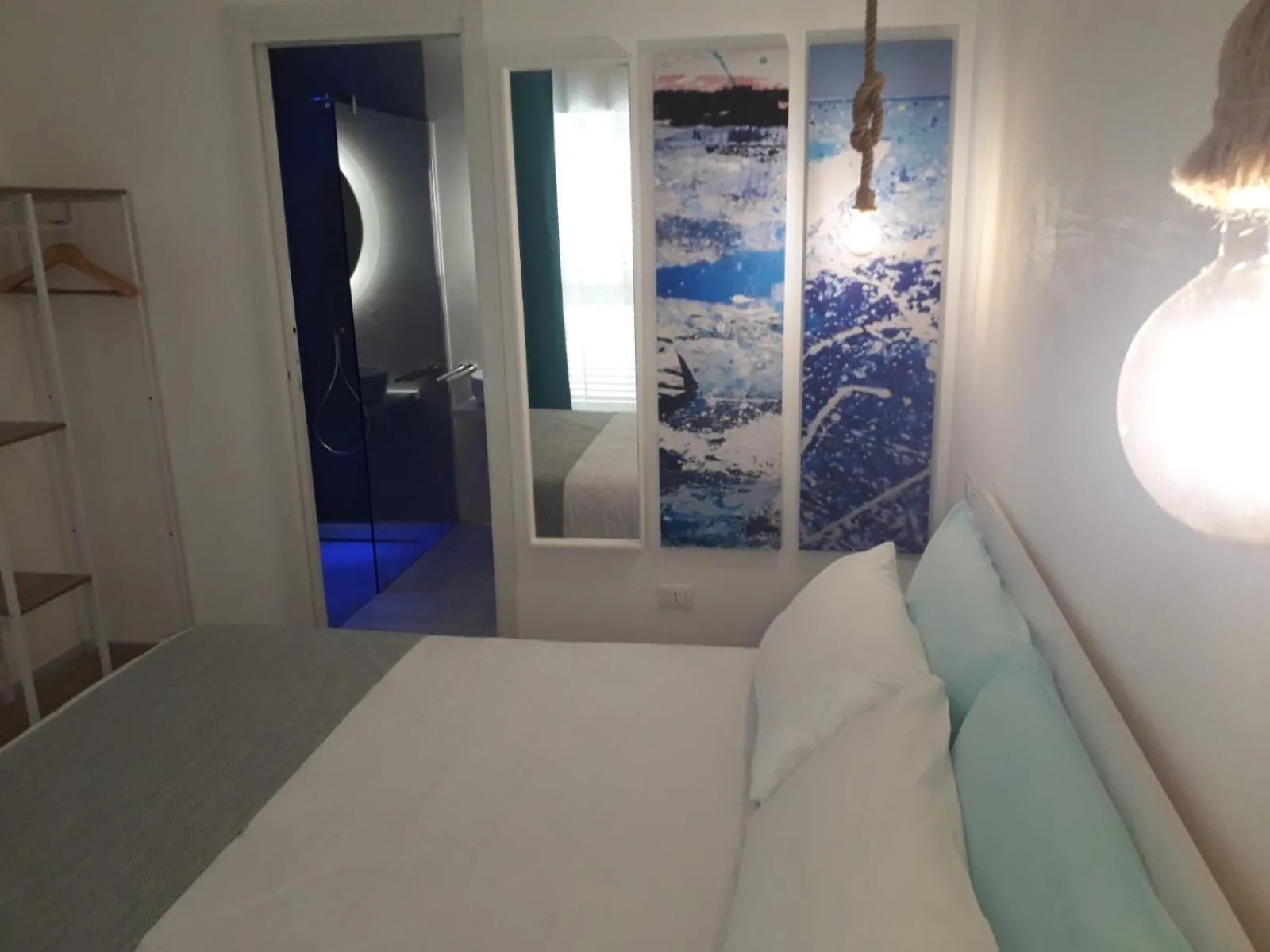 Bed in Aquamarì B&B