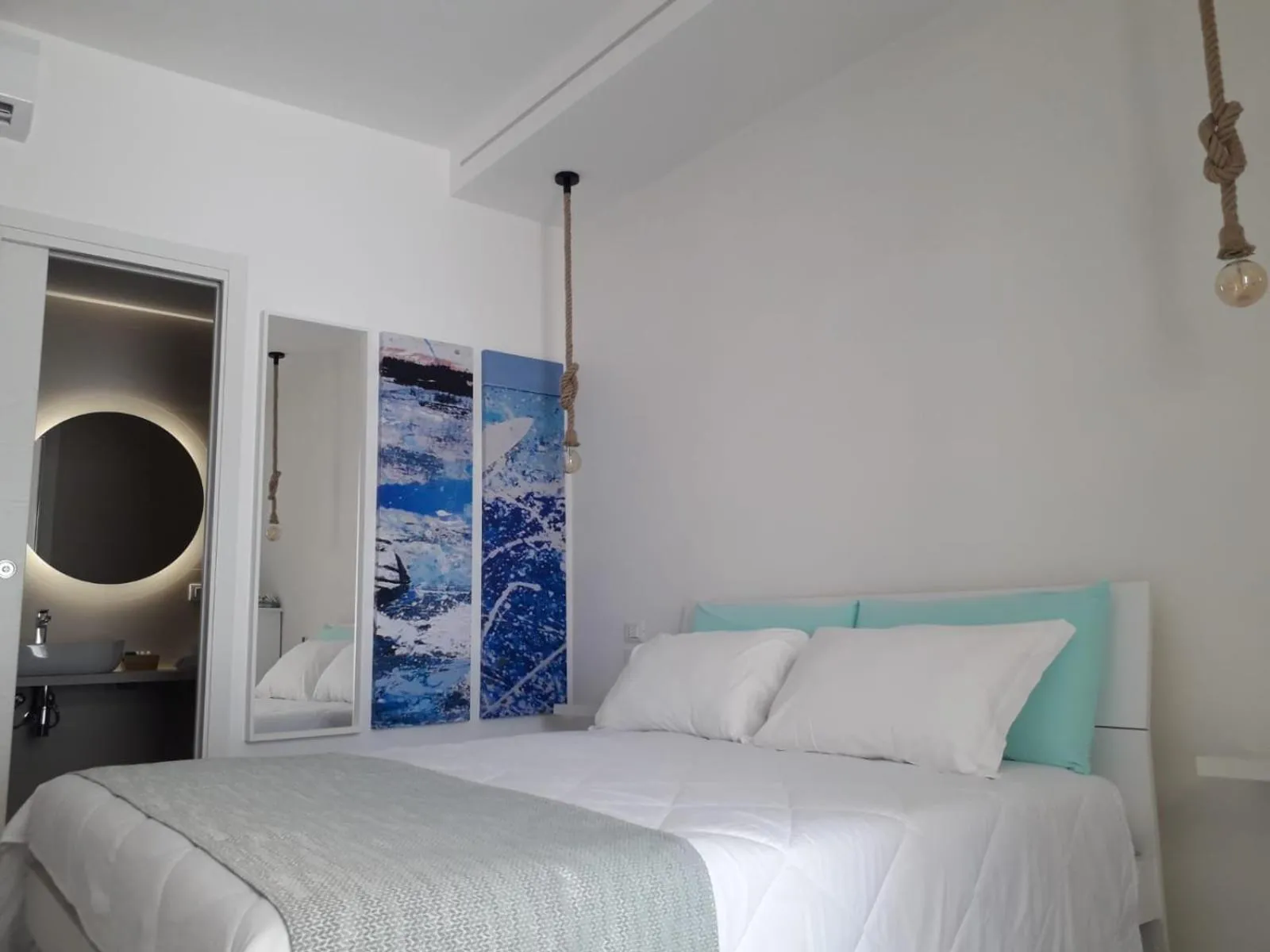 Bed in Aquamarì B&B