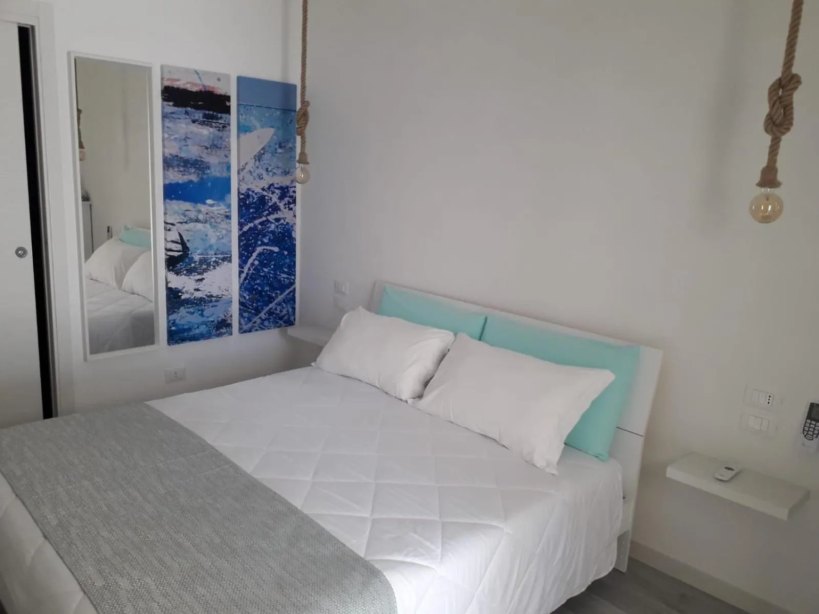 Bed in Aquamarì B&B