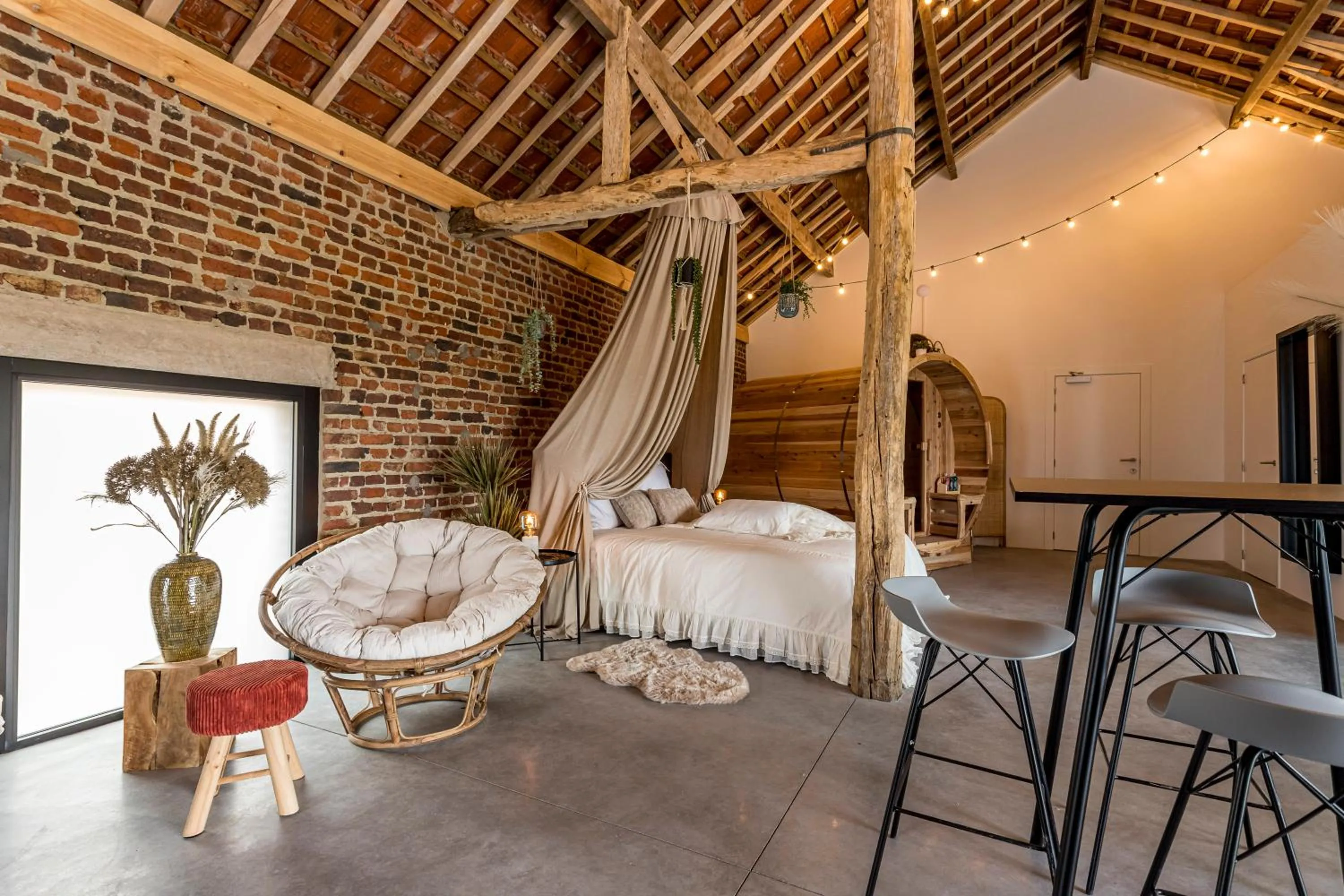 Photo of the whole room, Bed in De Hoeveschuur