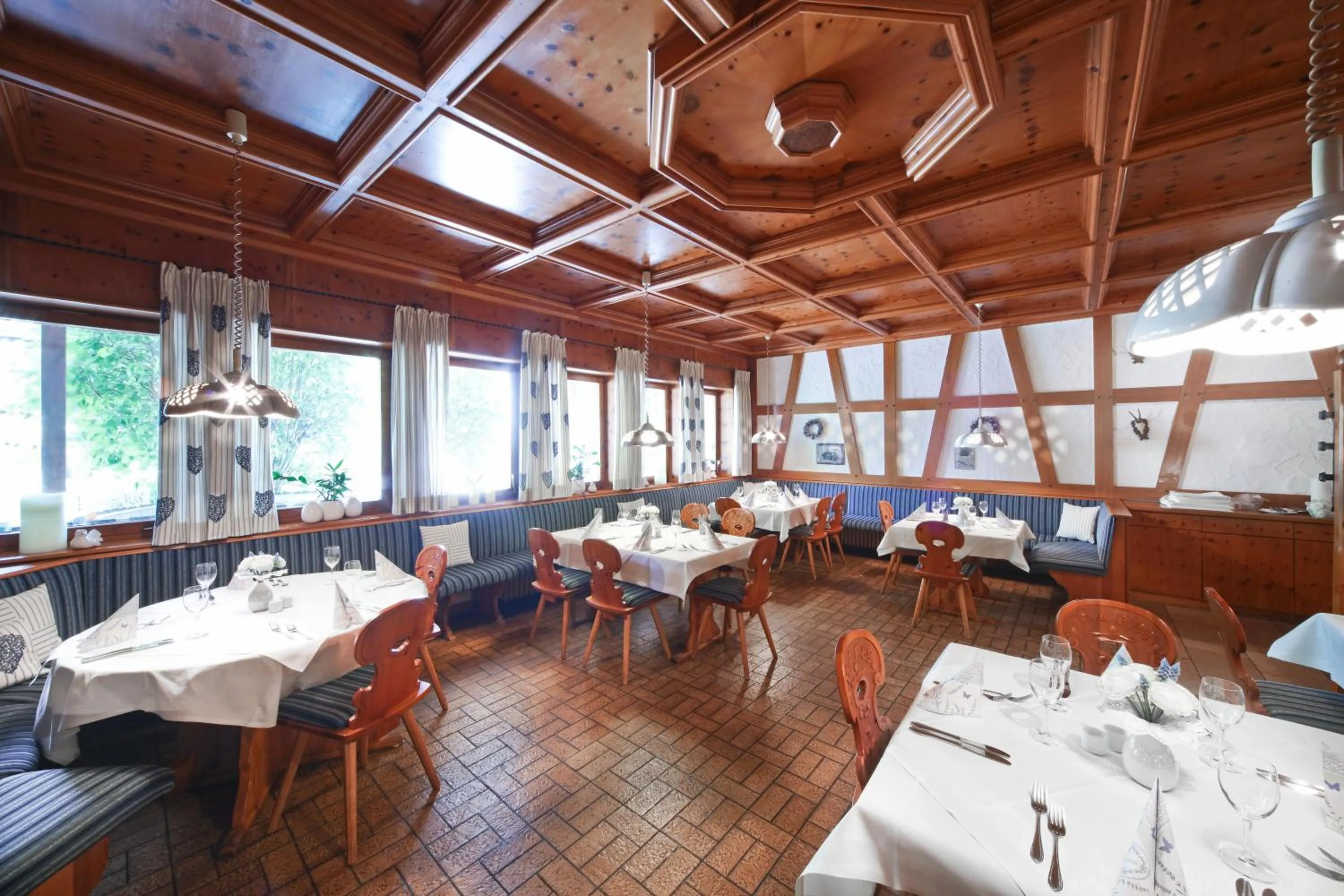 Restaurant/places to eat in Waldhotel Bächlein