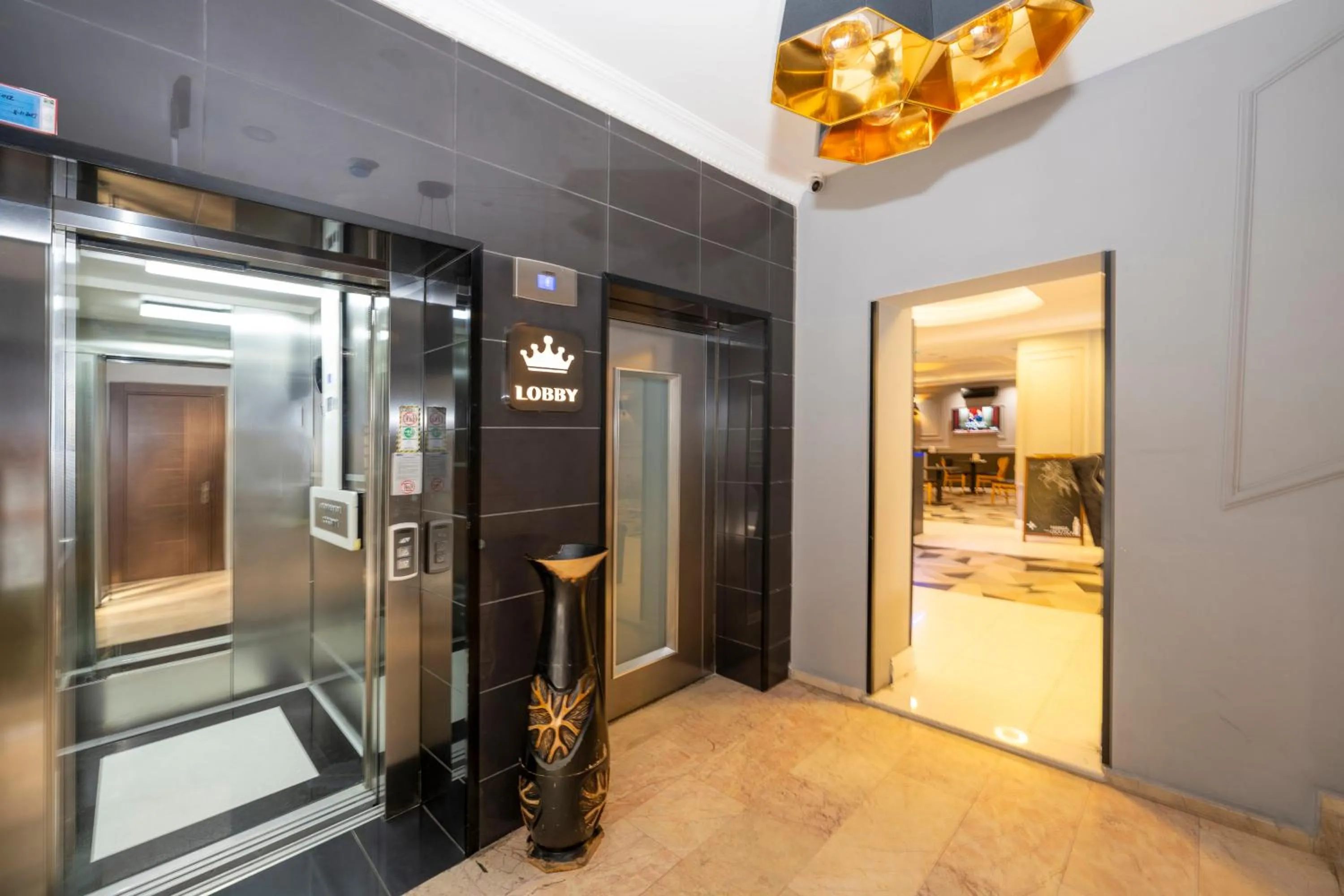 elevator in Comfort Suites Hotel