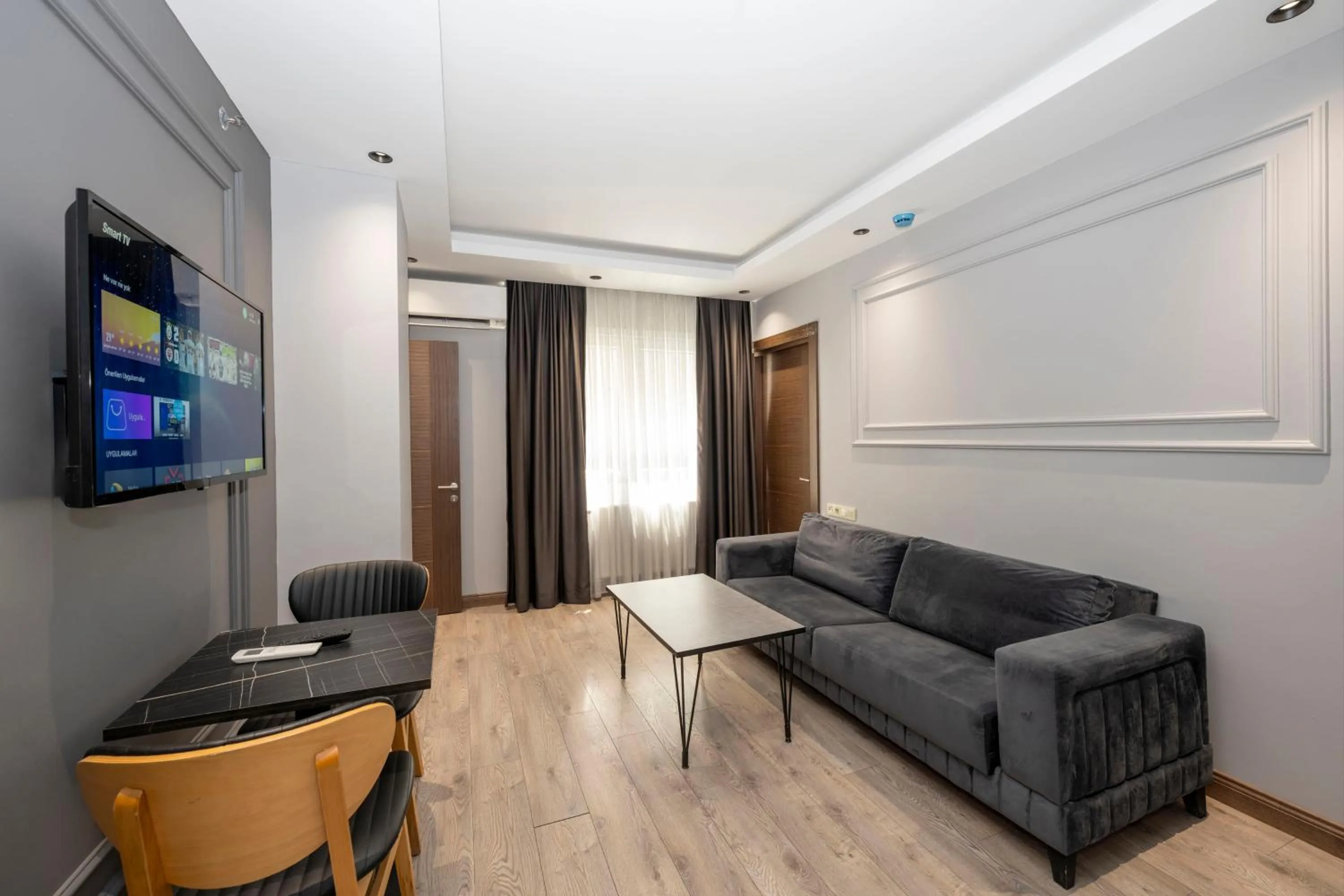 TV and multimedia in Comfort Suites Hotel