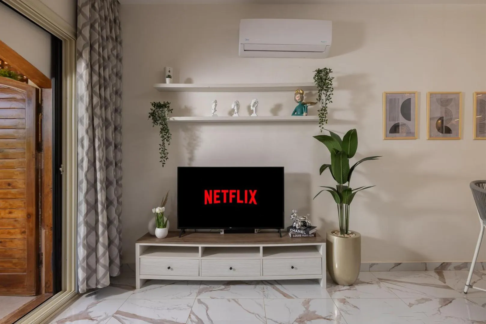 Evening entertainment in Marina Resort New Alamein By Seven Seasons