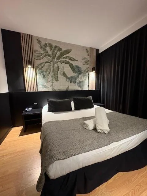 Bed in Hôtel Gallia Cannes