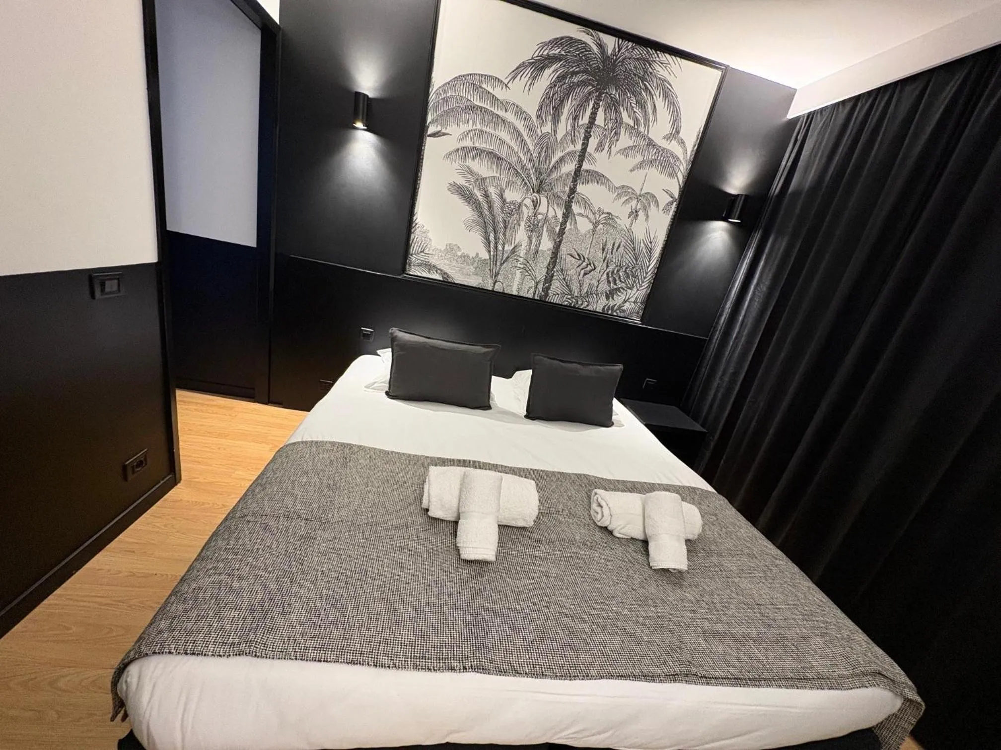 Bed in Hôtel Gallia Cannes