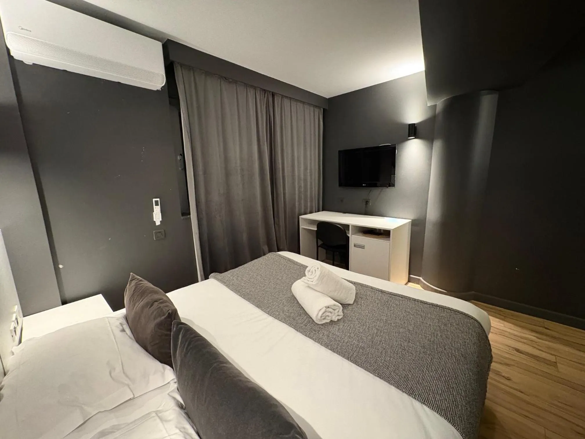 Bed in Hôtel Gallia Cannes