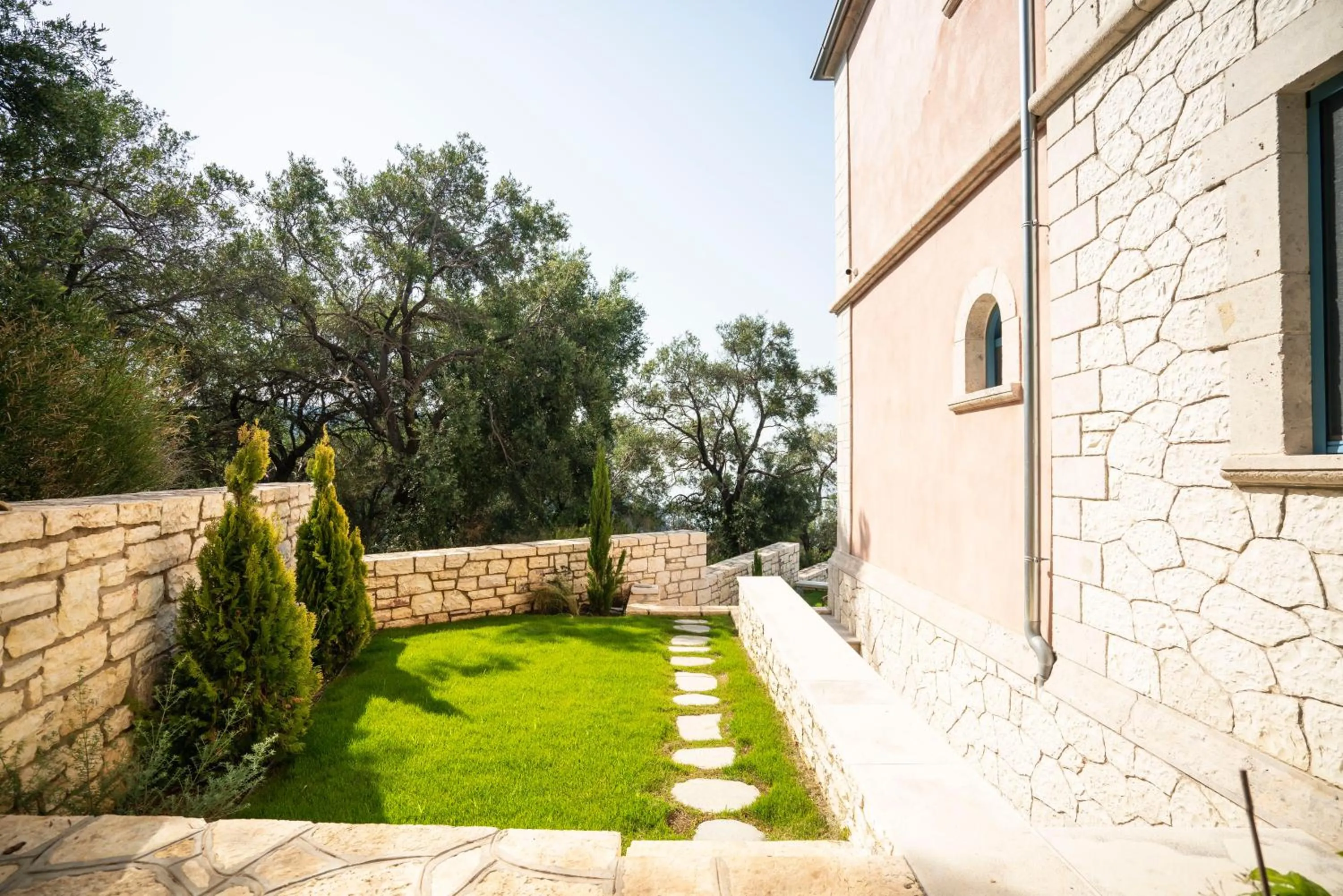 Garden in Elysium Living Parga