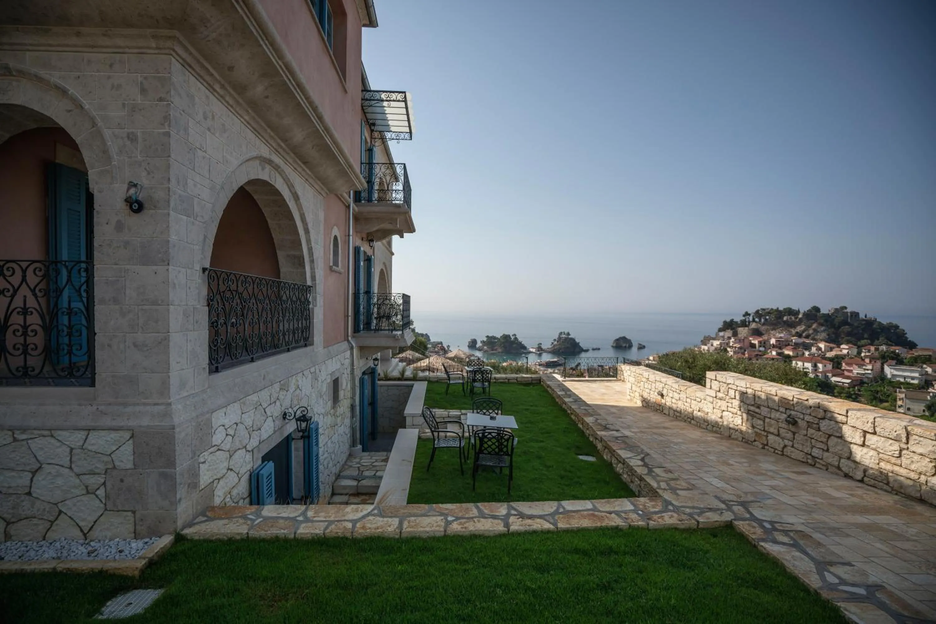 Garden in Elysium Living Parga