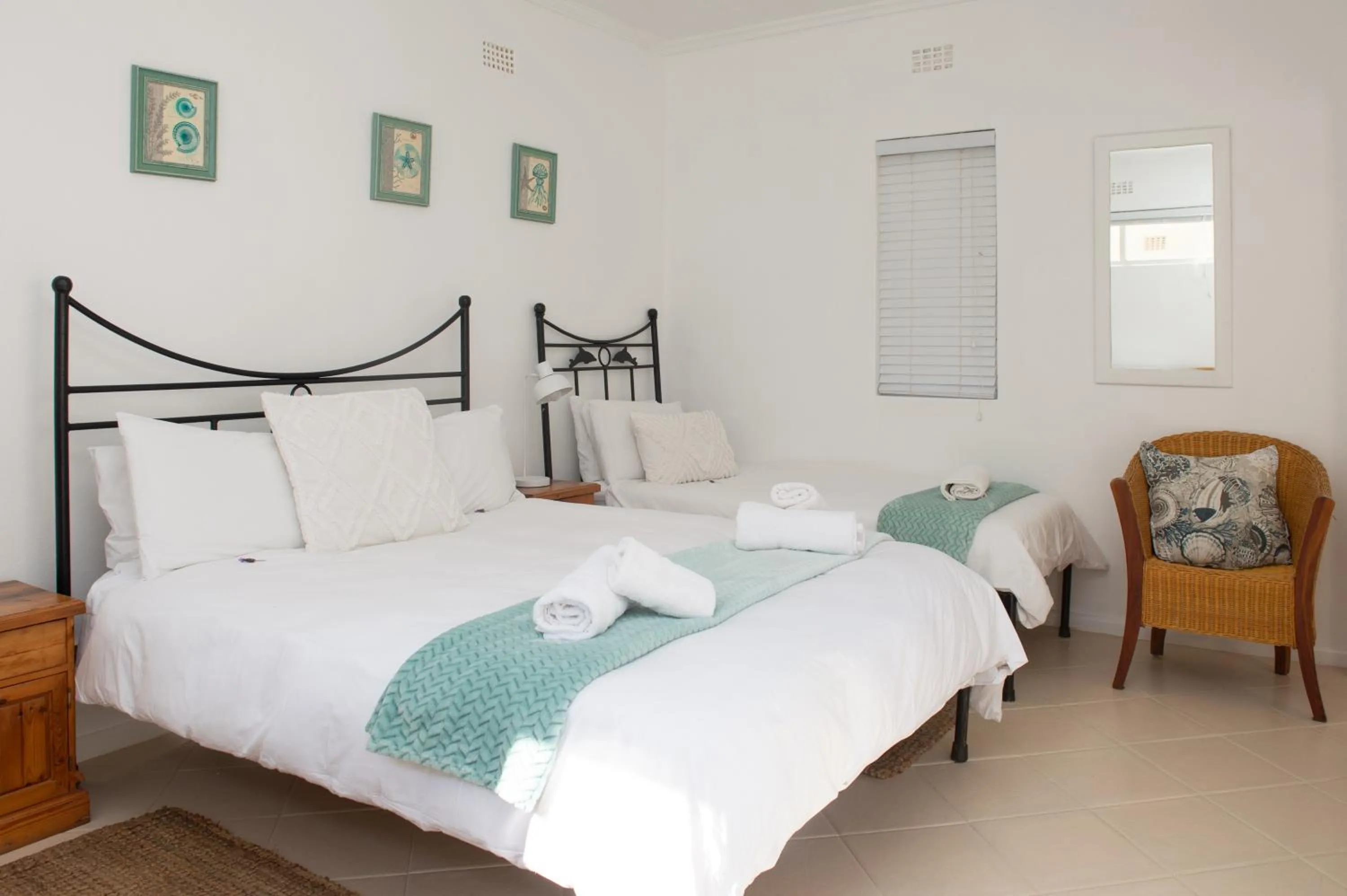 Bedroom, Bed in Boulders Beach Hotel, Cafe and Curio shop