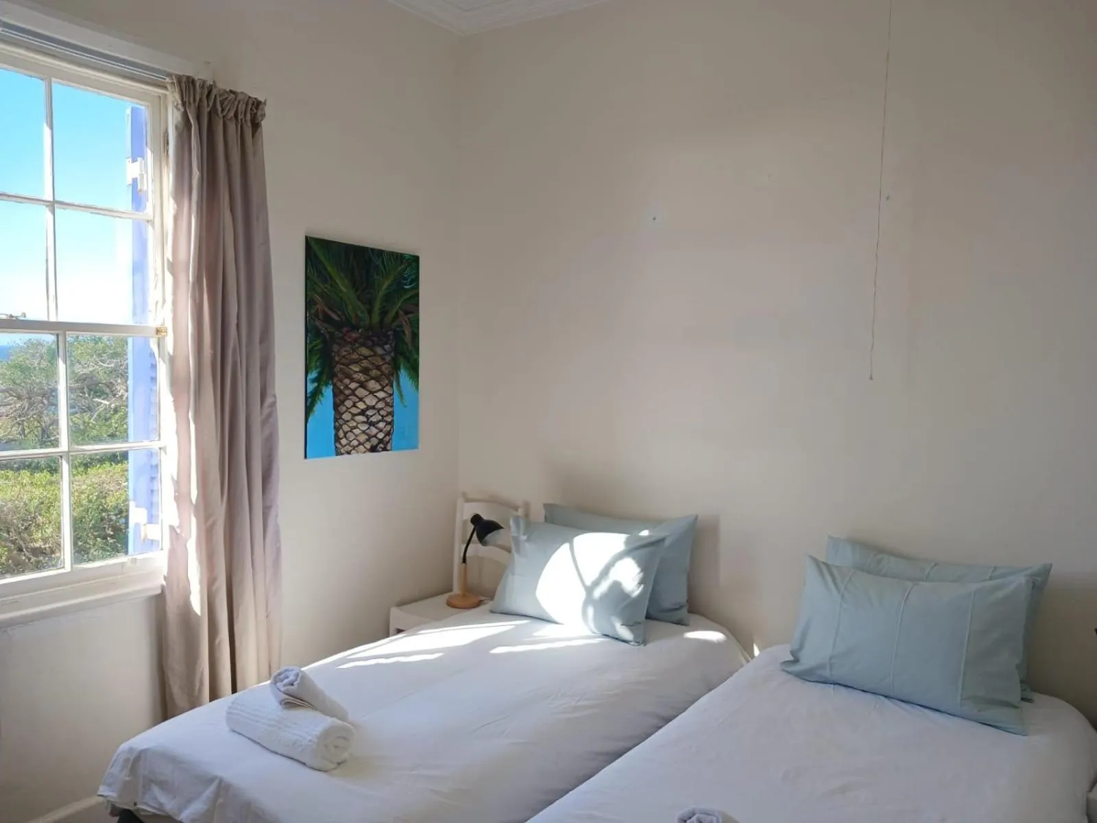 Bed in Boulders Beach Hotel, Cafe and Curio shop