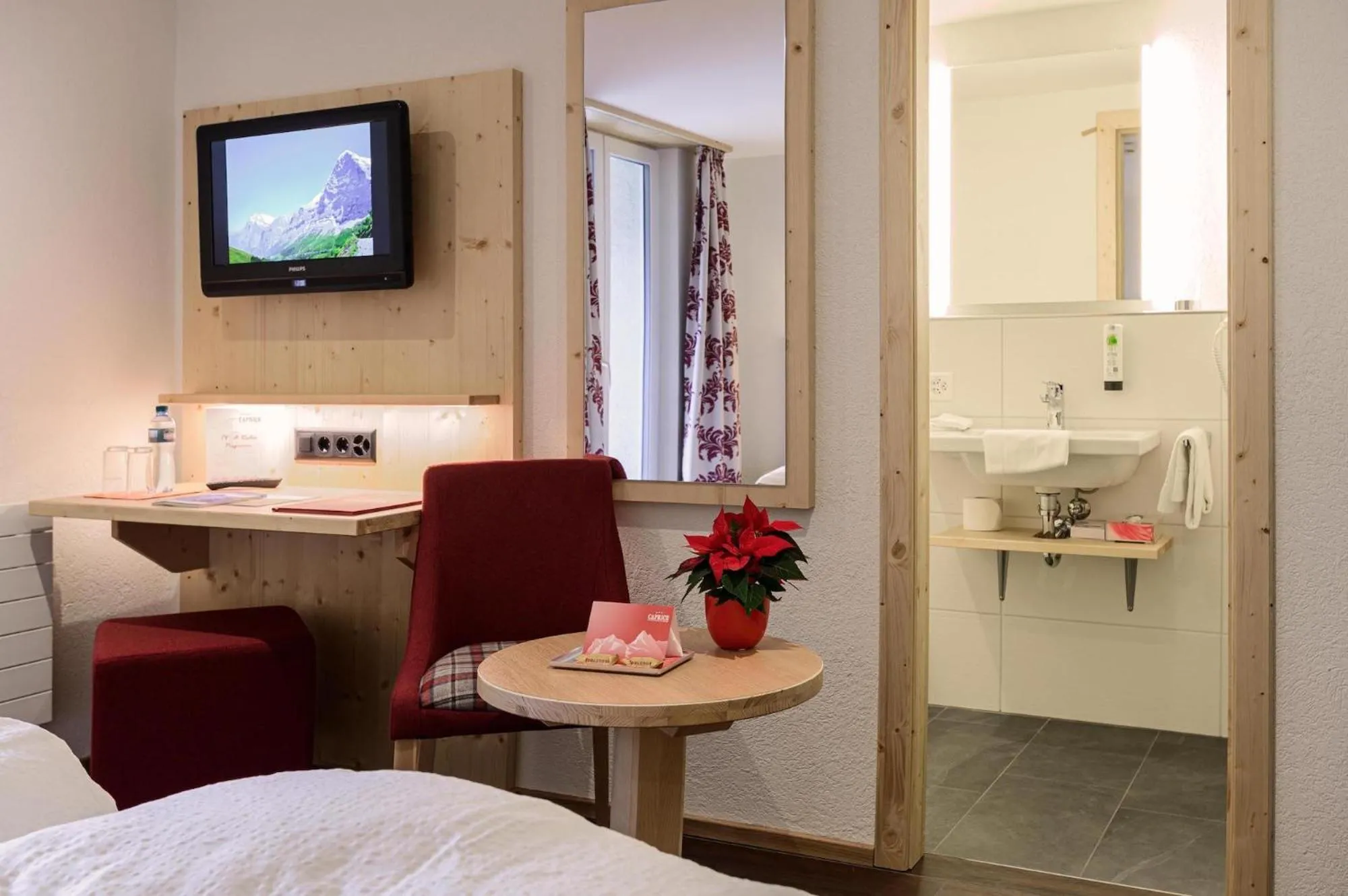 Bedroom, Bed in Hotel Caprice - Grindelwald